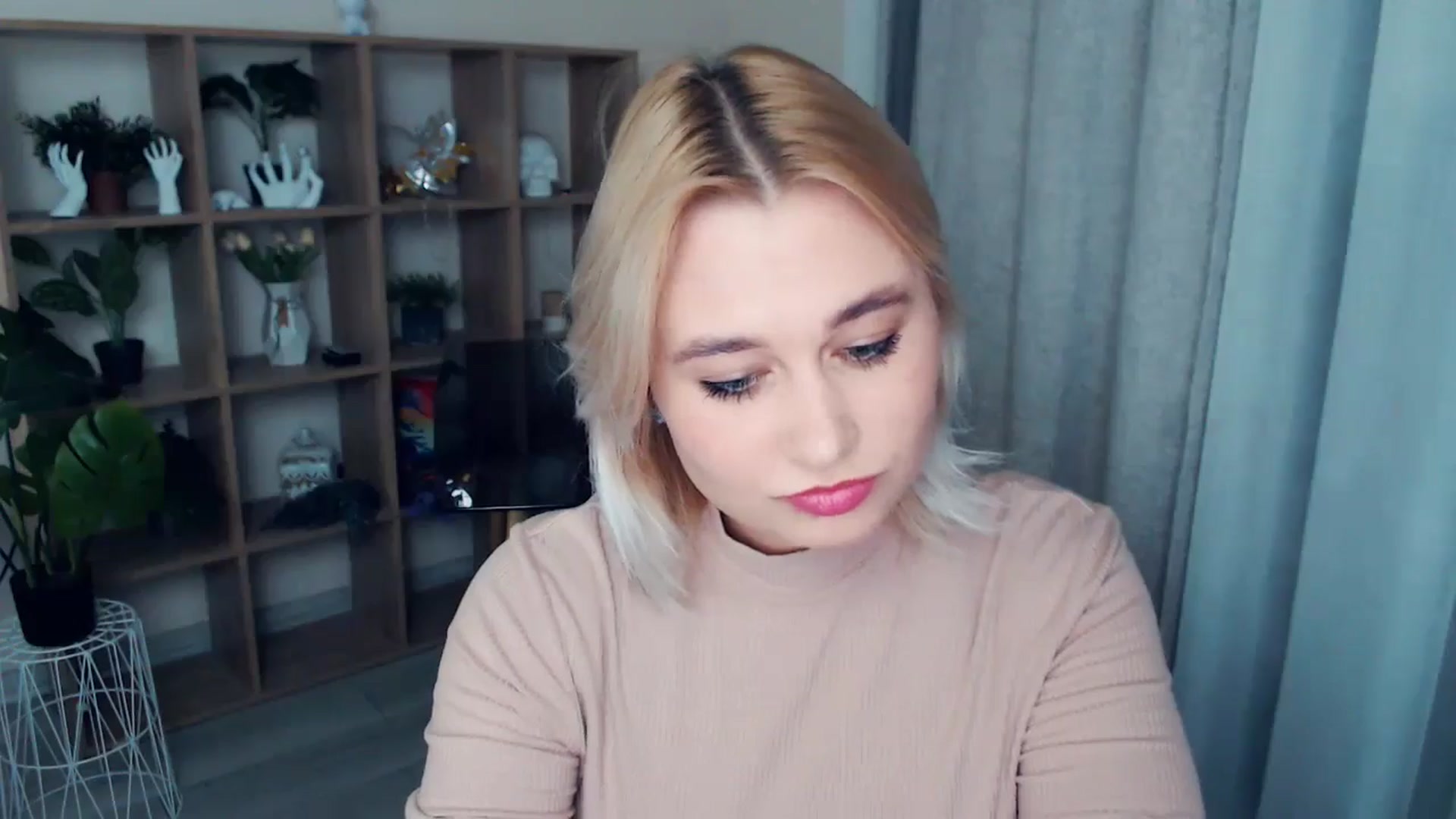 Gallery image thumbnail from Kukla_kolduna's myfreecams stream on, 10/27/2024, 17:15 image 18 of 20