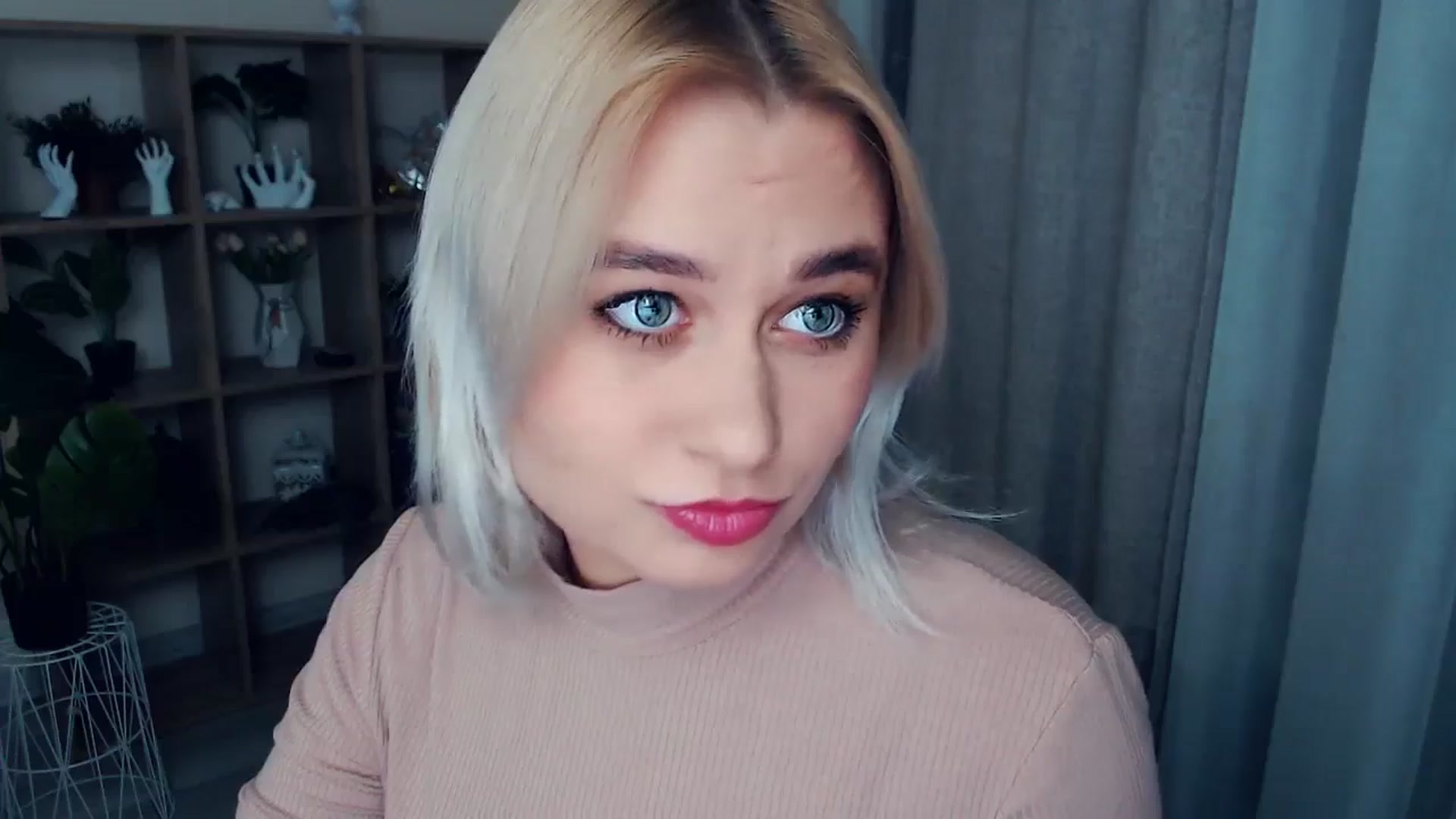 Gallery image thumbnail from Kukla_kolduna's myfreecams stream on, 10/27/2024, 17:15 image 10 of 20
