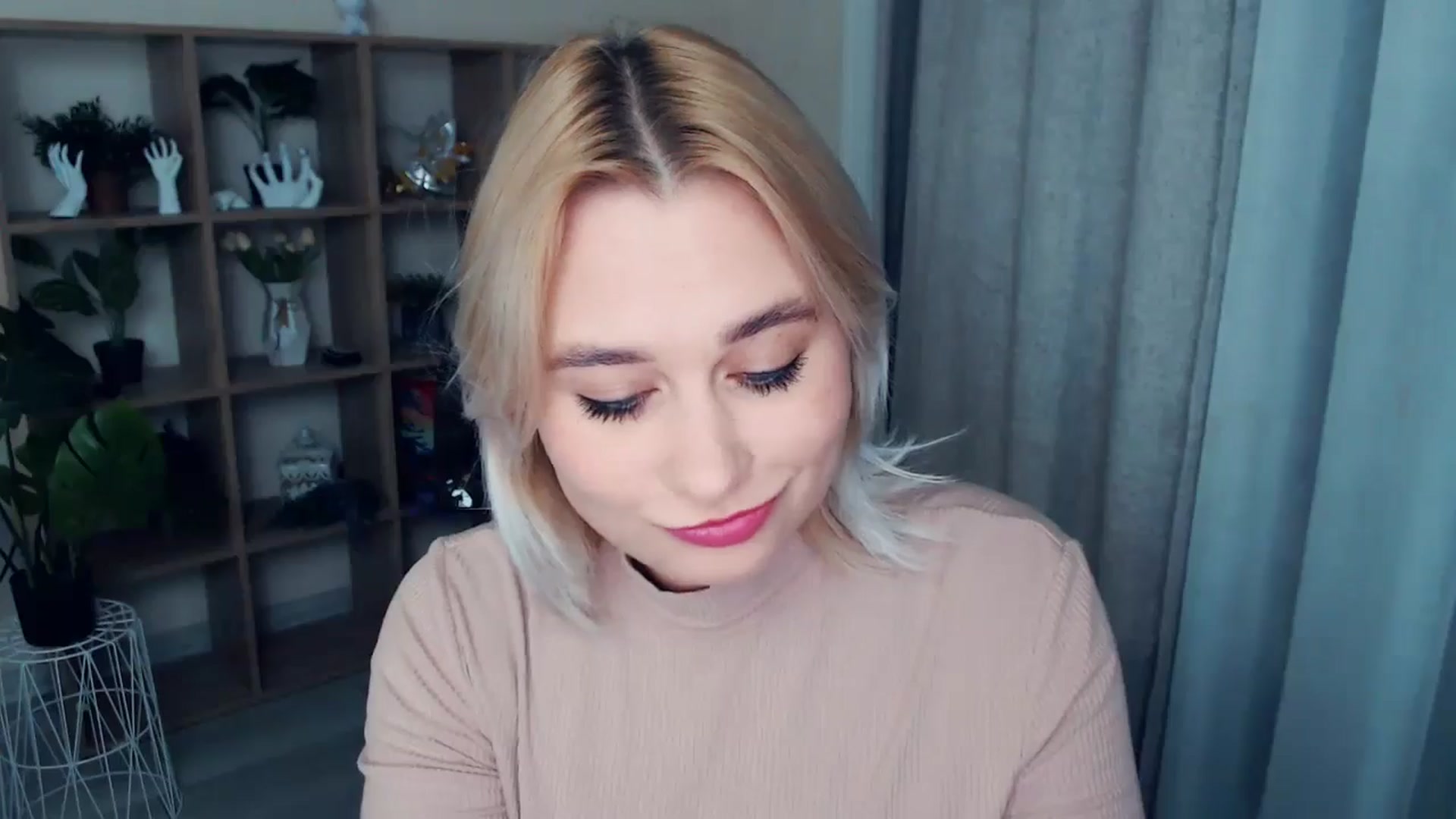 Gallery image thumbnail from Kukla_kolduna's myfreecams stream on, 10/27/2024, 17:15 image 19 of 20