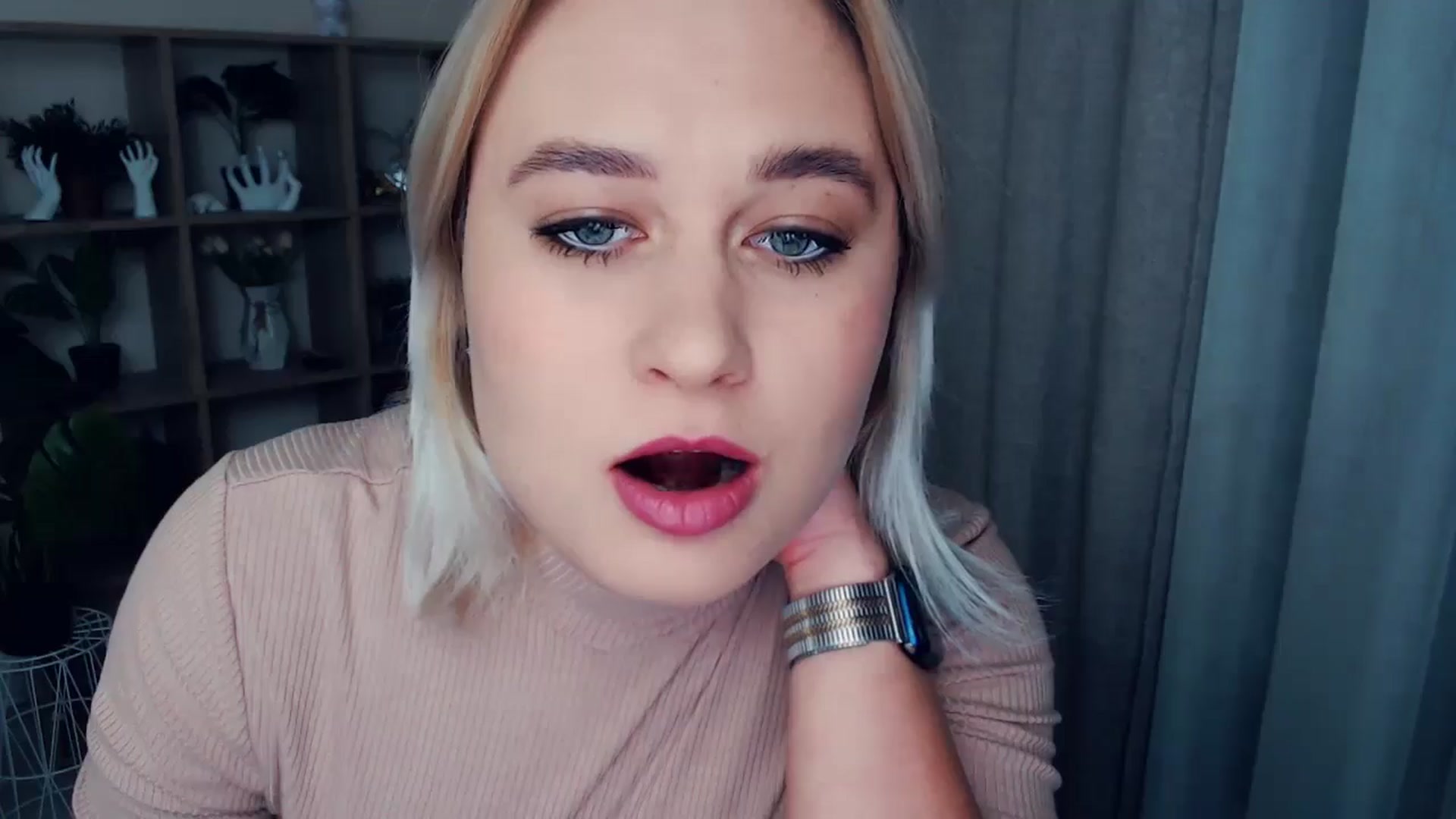 Gallery image thumbnail from Kukla_kolduna's myfreecams stream on, 10/27/2024, 17:15 image 3 of 20
