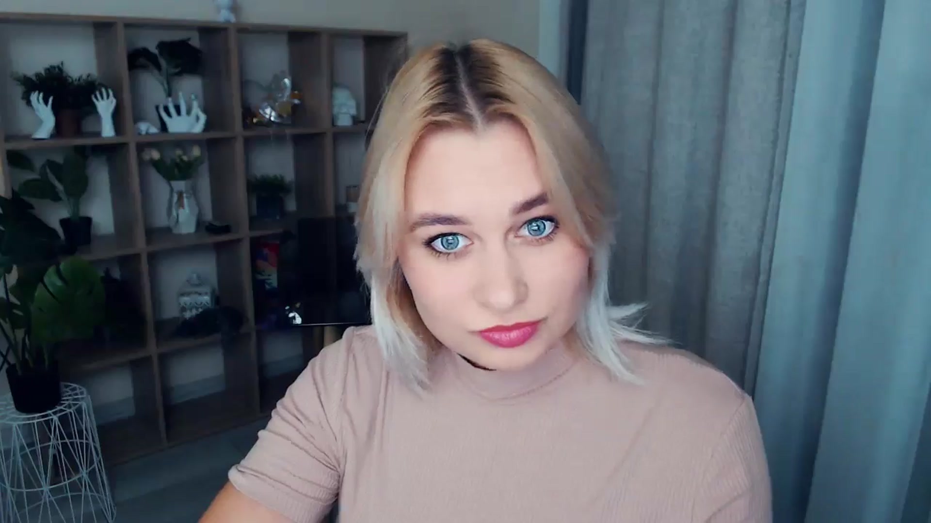 Gallery image thumbnail from Kukla_kolduna's myfreecams stream on, 10/27/2024, 17:15 image 15 of 20
