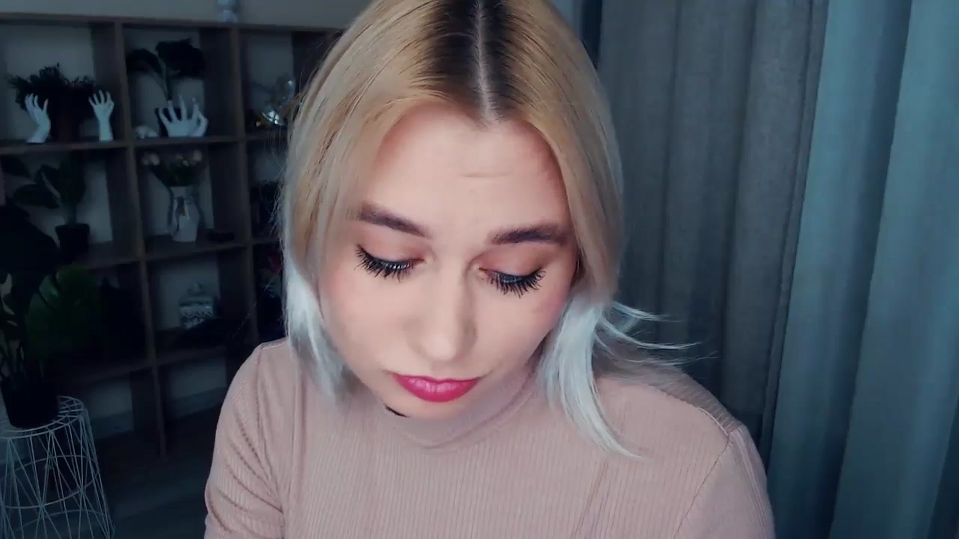 Gallery image thumbnail from Kukla_kolduna's myfreecams stream on, 10/27/2024, 17:15 image 11 of 20