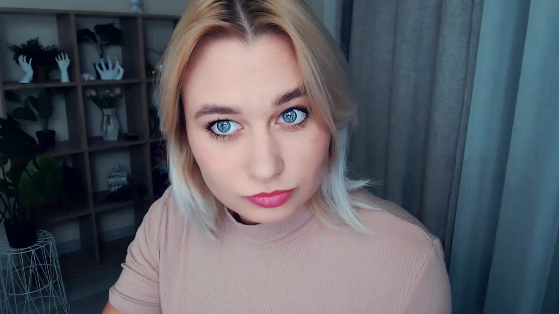 Gallery image thumbnail from Kukla_kolduna's myfreecams stream on, 10/27/2024, 17:15 image 17 of 20