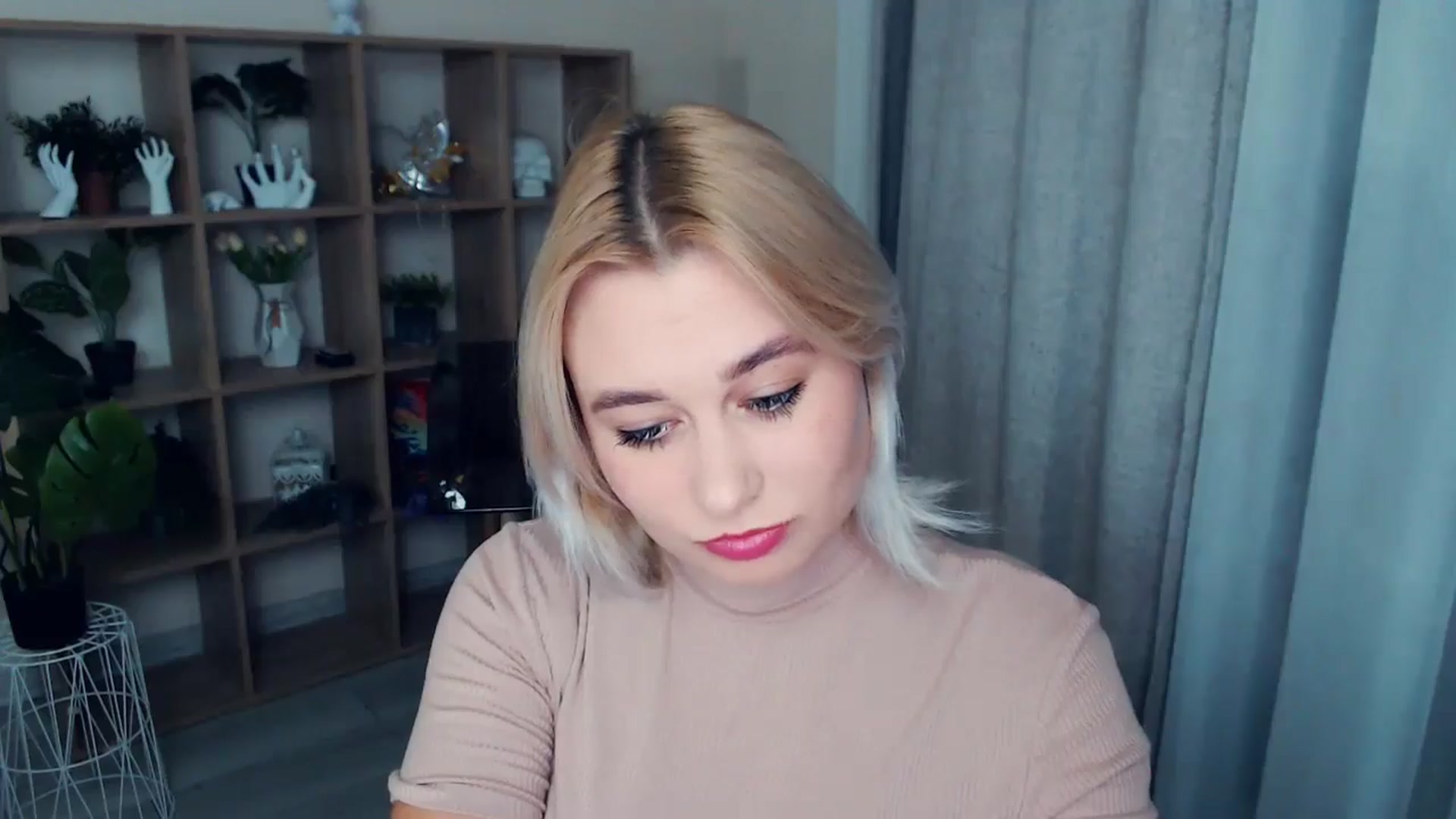 Gallery image thumbnail from Kukla_kolduna's myfreecams stream on, 10/27/2024, 17:15 image 12 of 20