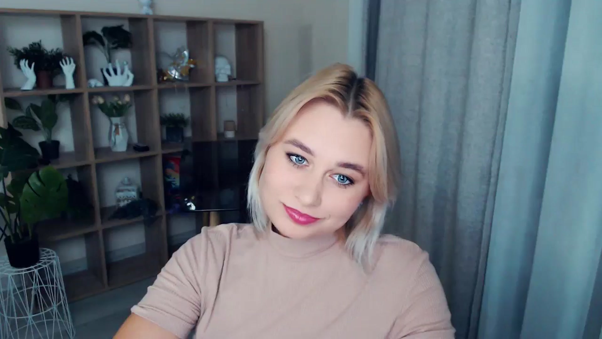 Gallery image thumbnail from Kukla_kolduna's myfreecams stream on, 10/27/2024, 17:15 image 13 of 20