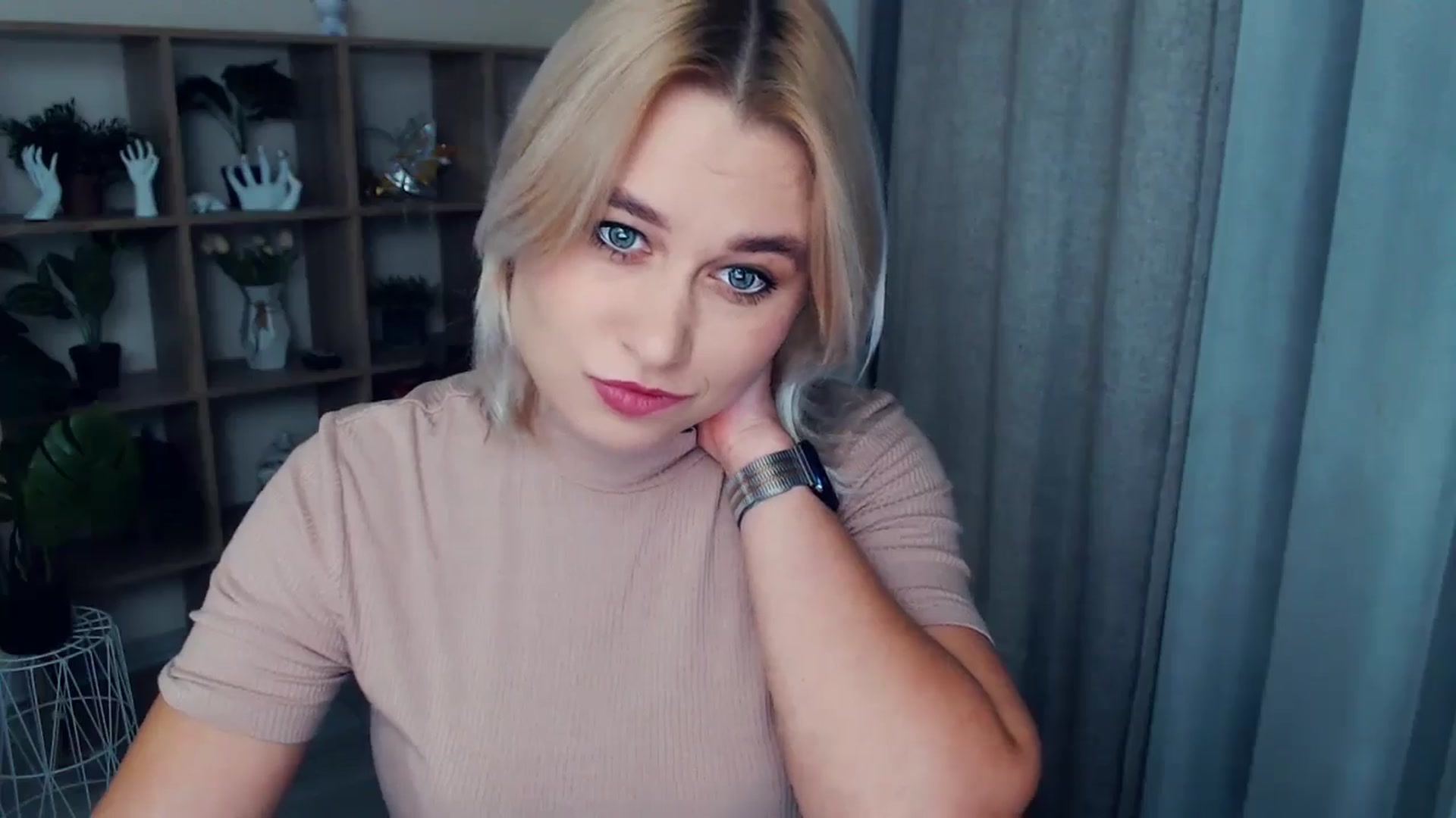 Gallery image thumbnail from Kukla_kolduna's myfreecams stream on, 10/27/2024, 17:15 image 4 of 20