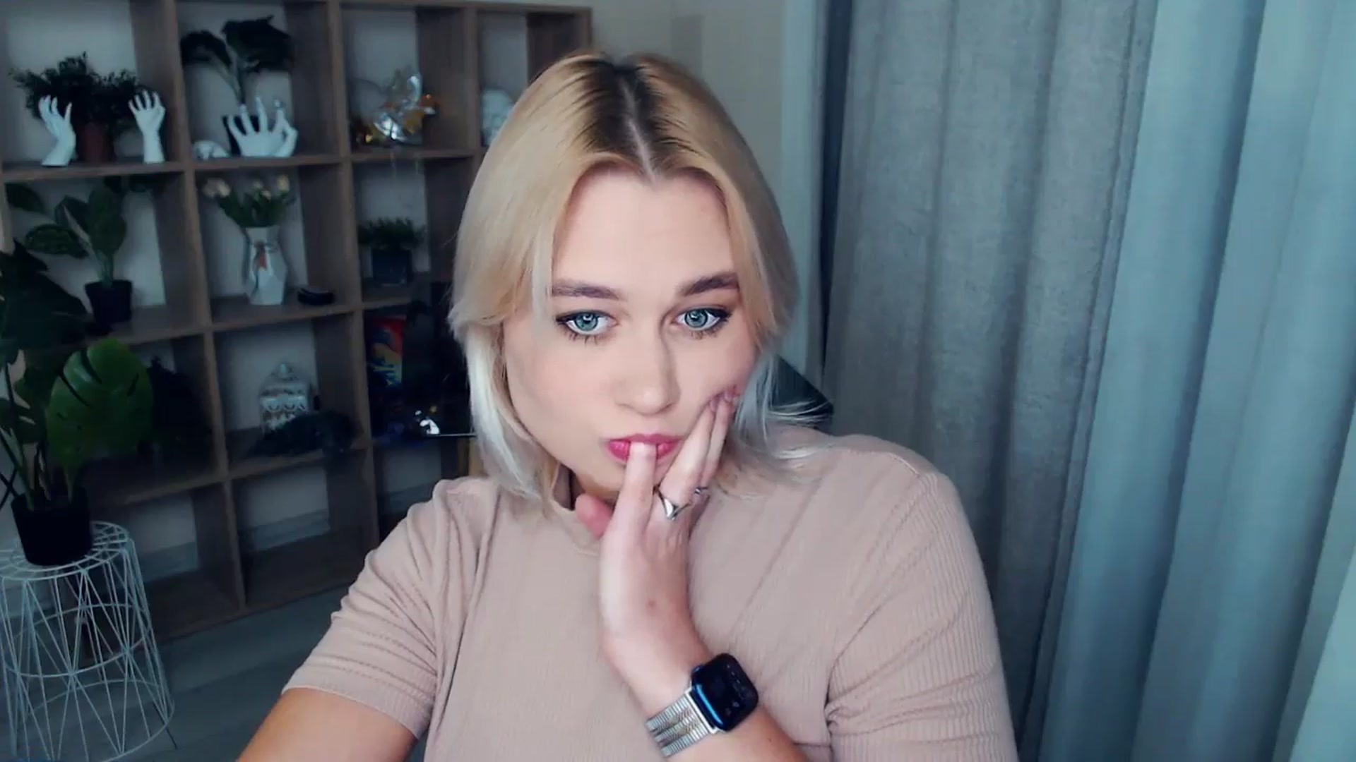 Gallery image thumbnail from Kukla_kolduna's myfreecams stream on, 10/27/2024, 18:30 image 15 of 20
