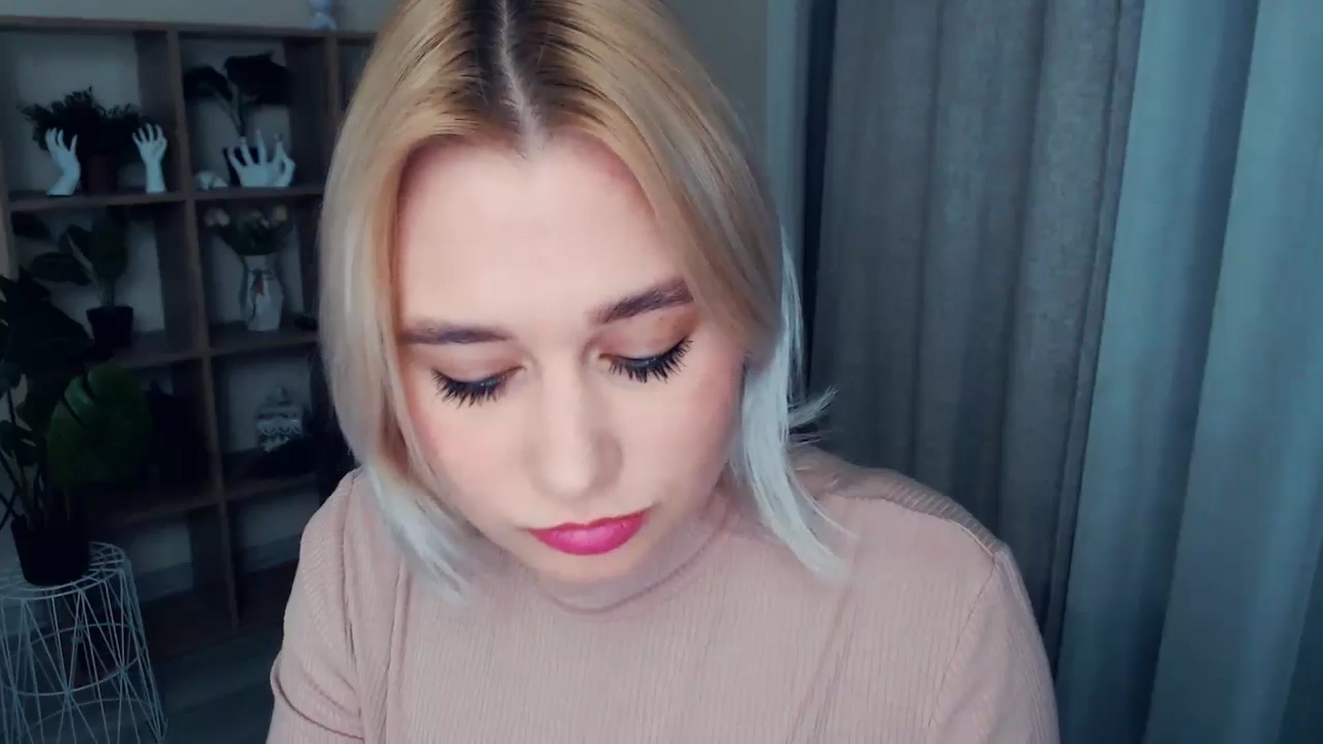 Gallery image thumbnail from Kukla_kolduna's myfreecams stream on, 10/27/2024, 18:30 image 7 of 20
