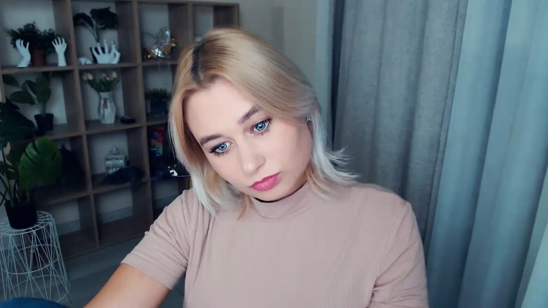 Gallery image thumbnail from Kukla_kolduna's myfreecams stream on, 10/27/2024, 18:30 image 14 of 20