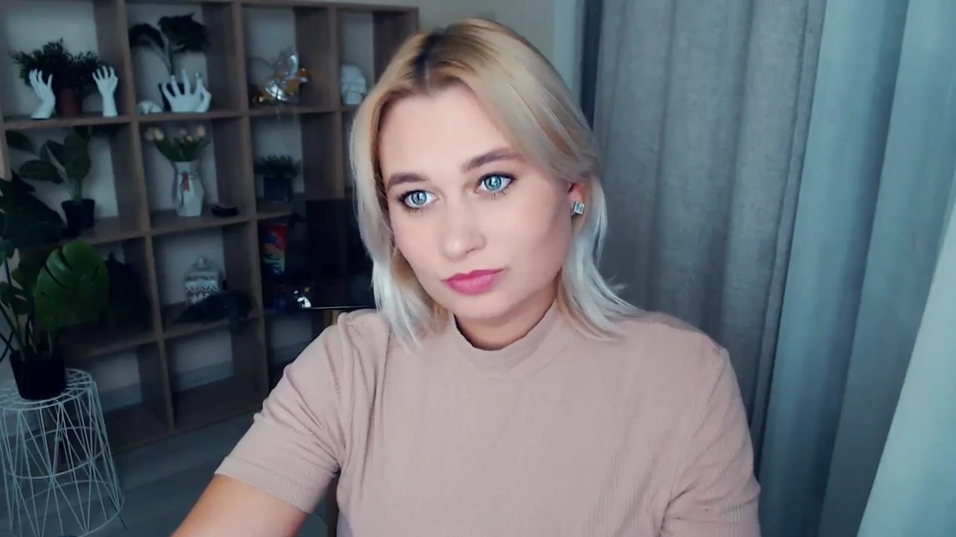 Gallery image thumbnail from Kukla_kolduna's myfreecams stream on, 10/27/2024, 18:30 image 12 of 20