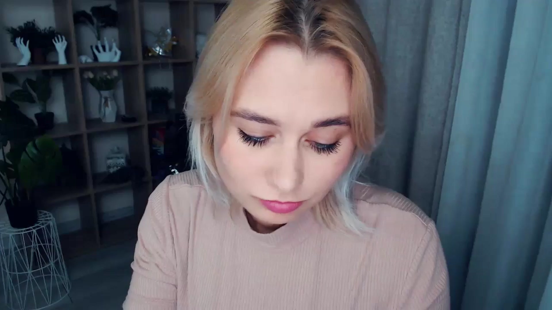 Gallery image thumbnail from Kukla_kolduna's myfreecams stream on, 10/27/2024, 18:30 image 18 of 20