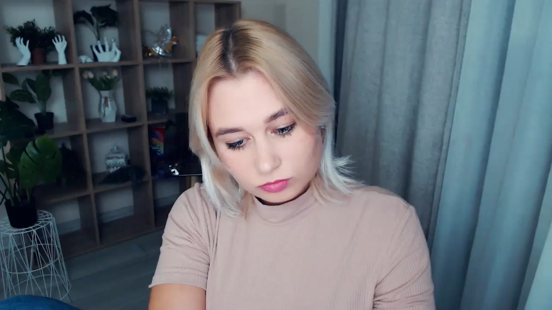 Gallery image thumbnail from Kukla_kolduna's myfreecams stream on, 10/27/2024, 18:30 image 16 of 20
