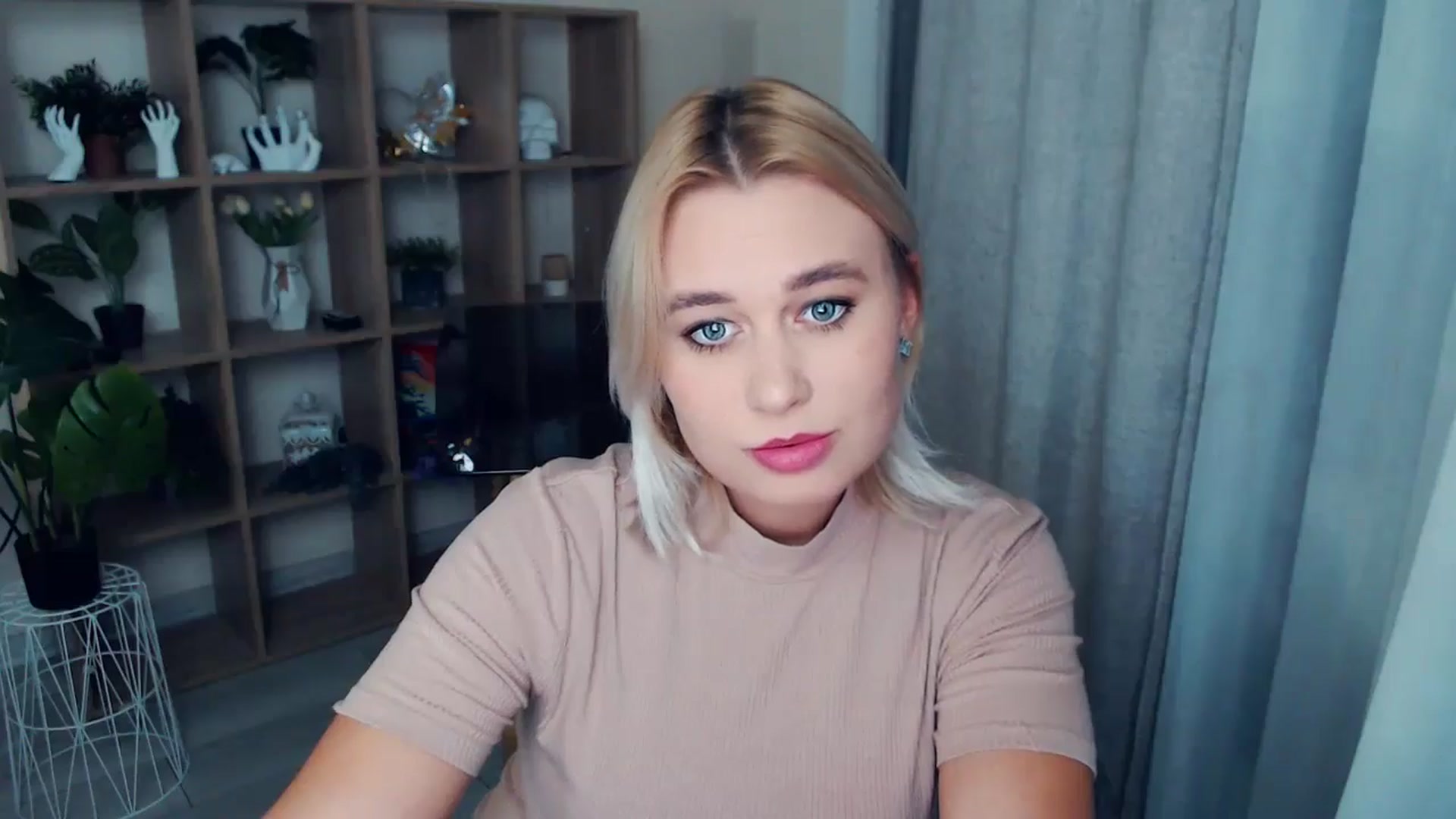 Gallery image thumbnail from Kukla_kolduna's myfreecams stream on, 10/27/2024, 18:30 image 10 of 20