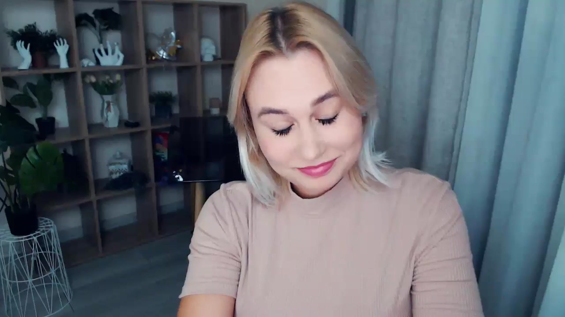 Gallery image thumbnail from Kukla_kolduna's myfreecams stream on, 10/27/2024, 18:30 image 13 of 20