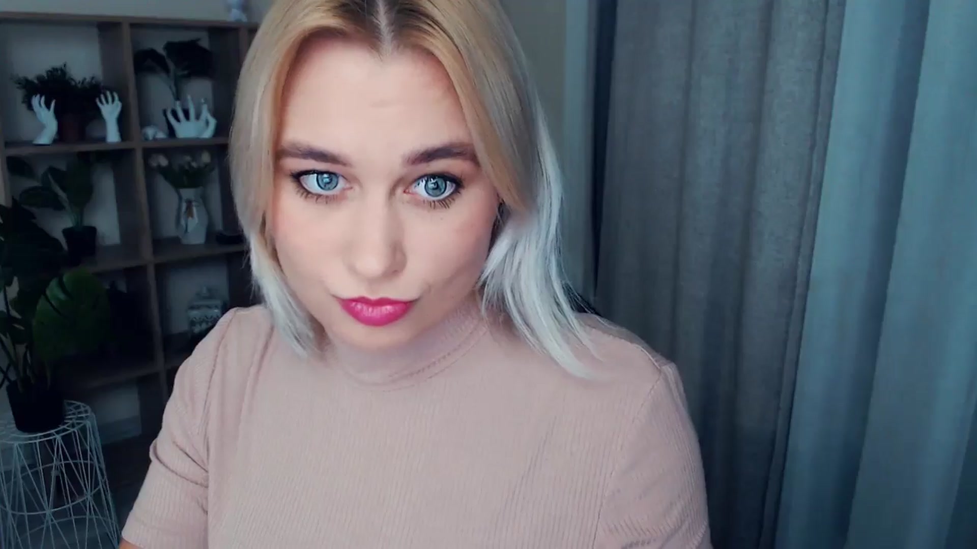 Gallery image thumbnail from Kukla_kolduna's myfreecams stream on, 10/27/2024, 18:30 image 5 of 20