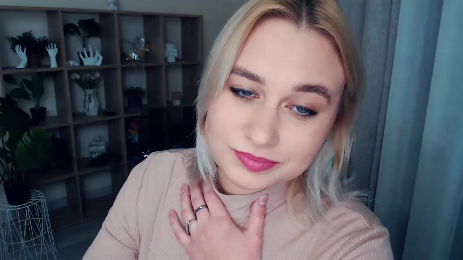 Gallery image thumbnail from Kukla_kolduna's myfreecams stream on, 10/27/2024, 18:30 image 1 of 20