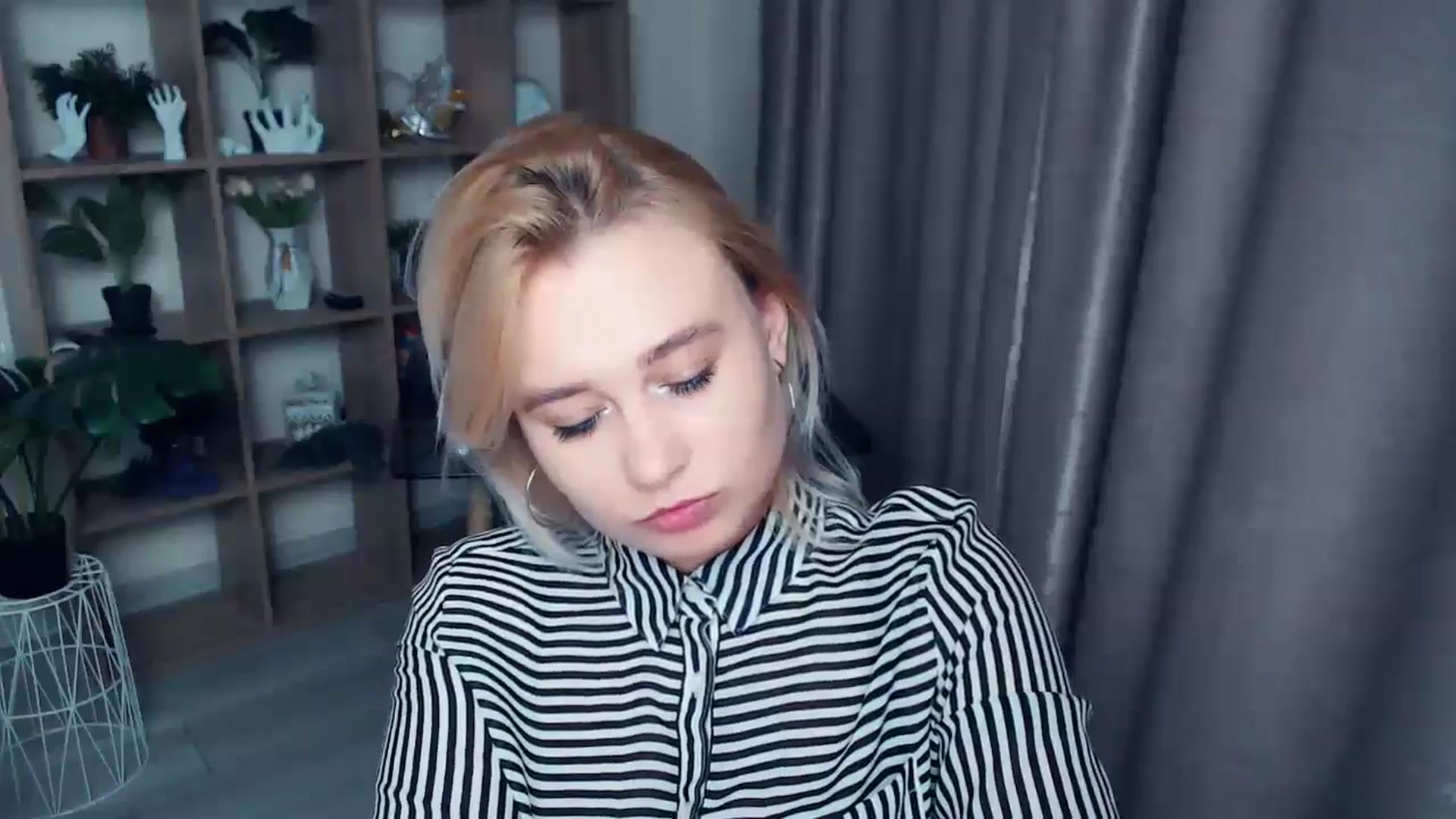 Gallery image thumbnail from Kukla_kolduna's myfreecams stream on, 11/04/2024, 18:02 image 12 of 20