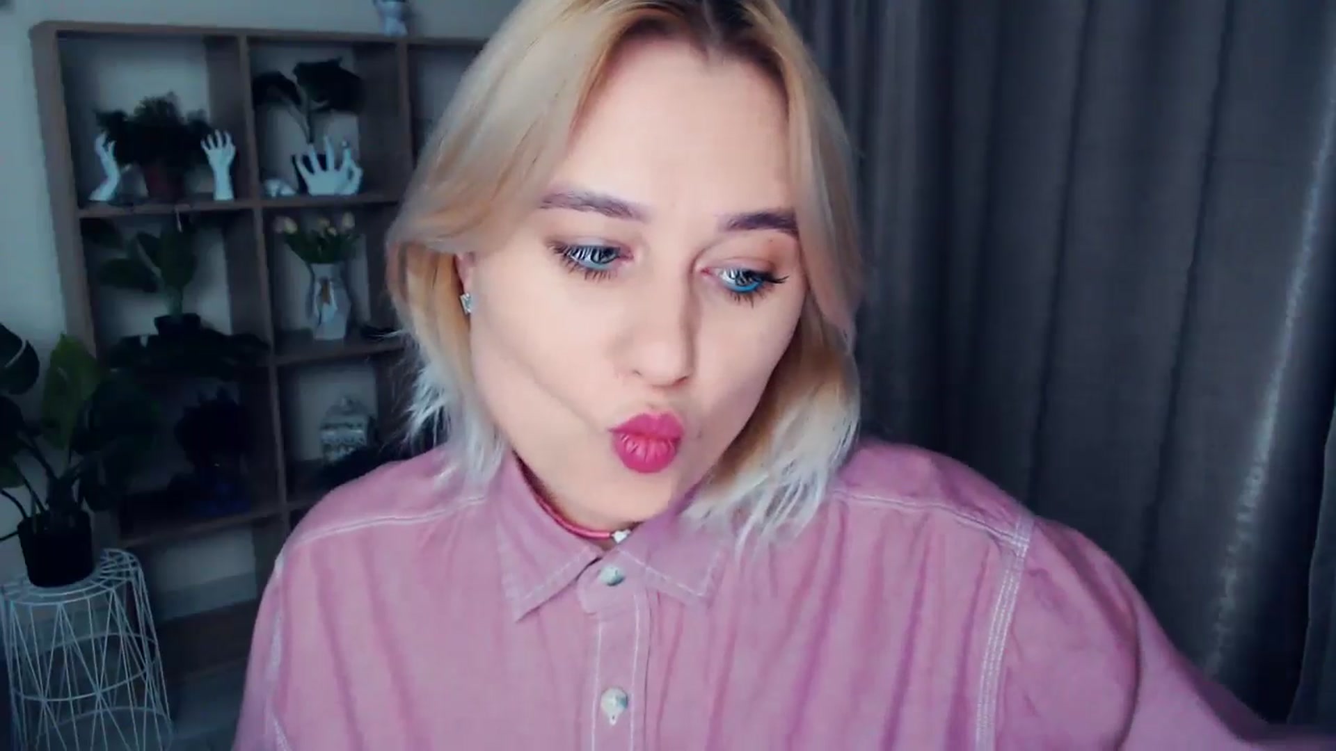 Gallery image thumbnail from Kukla_kolduna's myfreecams stream on, 11/08/2024, 18:42 image 3 of 20