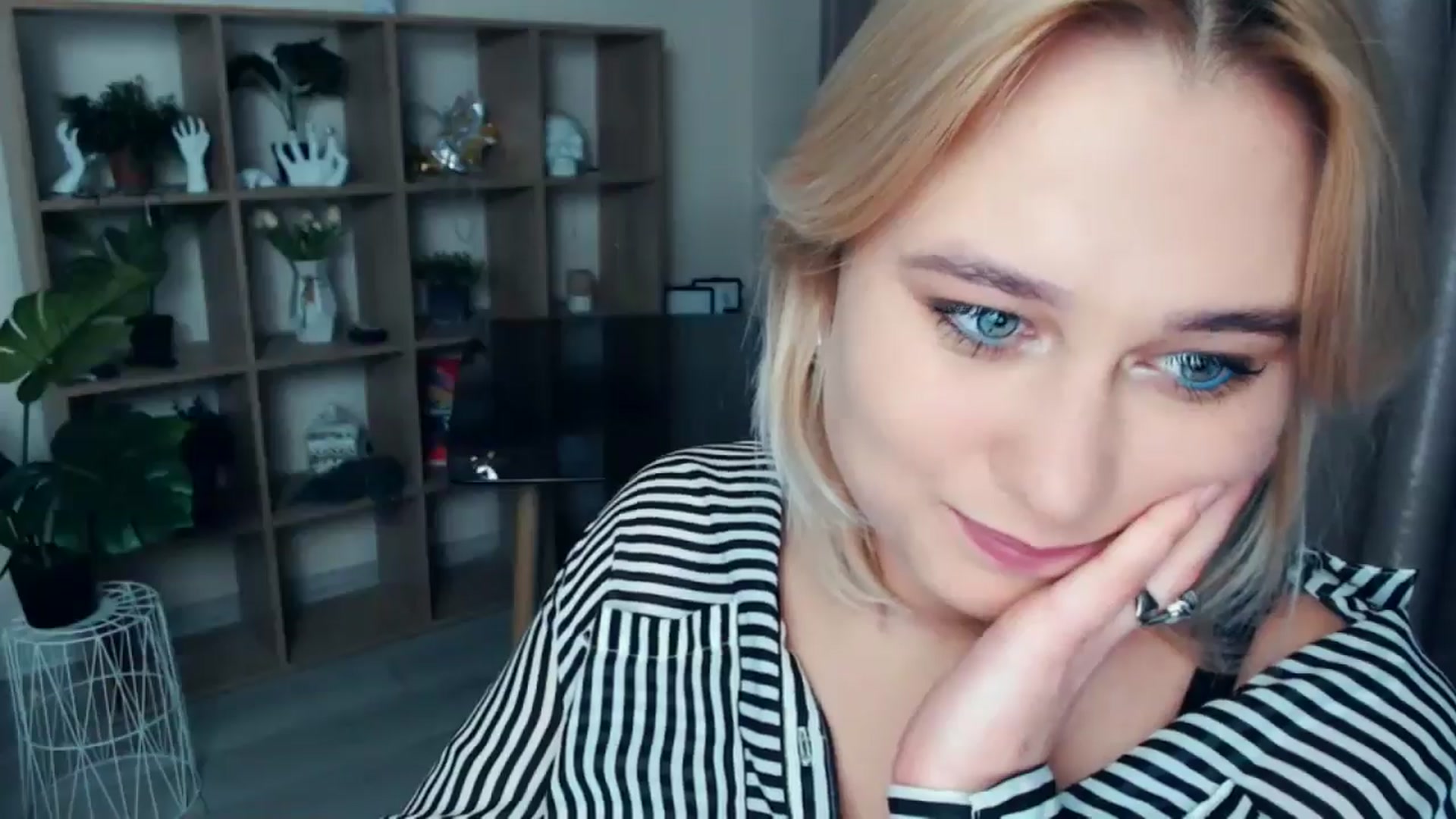 Gallery image thumbnail from Kukla_kolduna's myfreecams stream on, 11/09/2024, 16:58 image 17 of 20