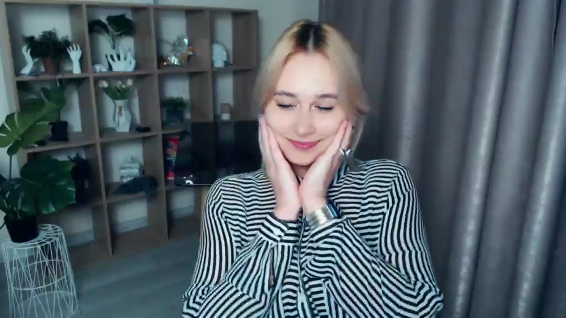 Gallery image thumbnail from Kukla_kolduna's myfreecams stream on, 11/09/2024, 18:05 image 17 of 20