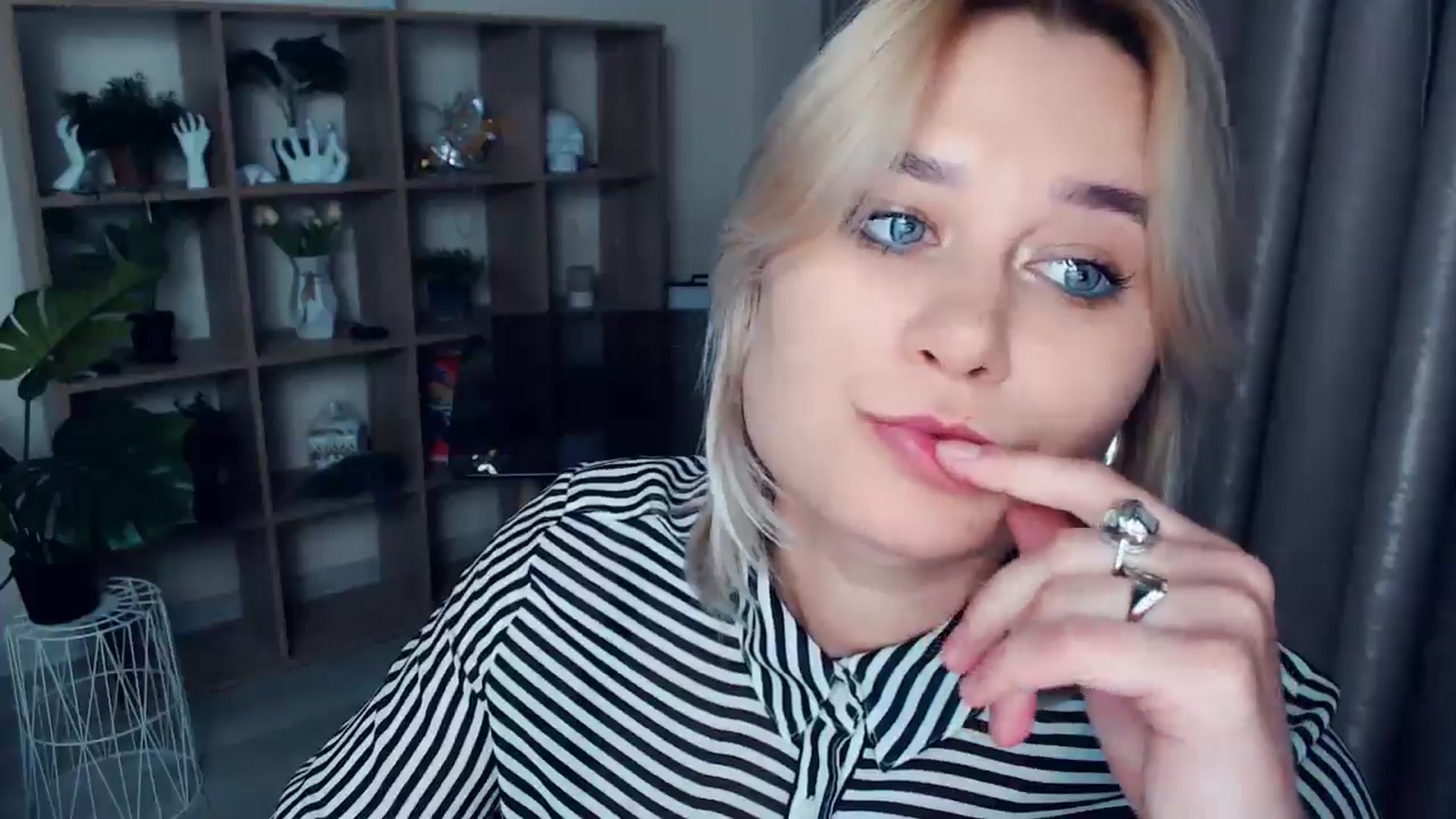 Gallery image thumbnail from Kukla_kolduna's myfreecams stream on, 11/09/2024, 18:05 image 12 of 20