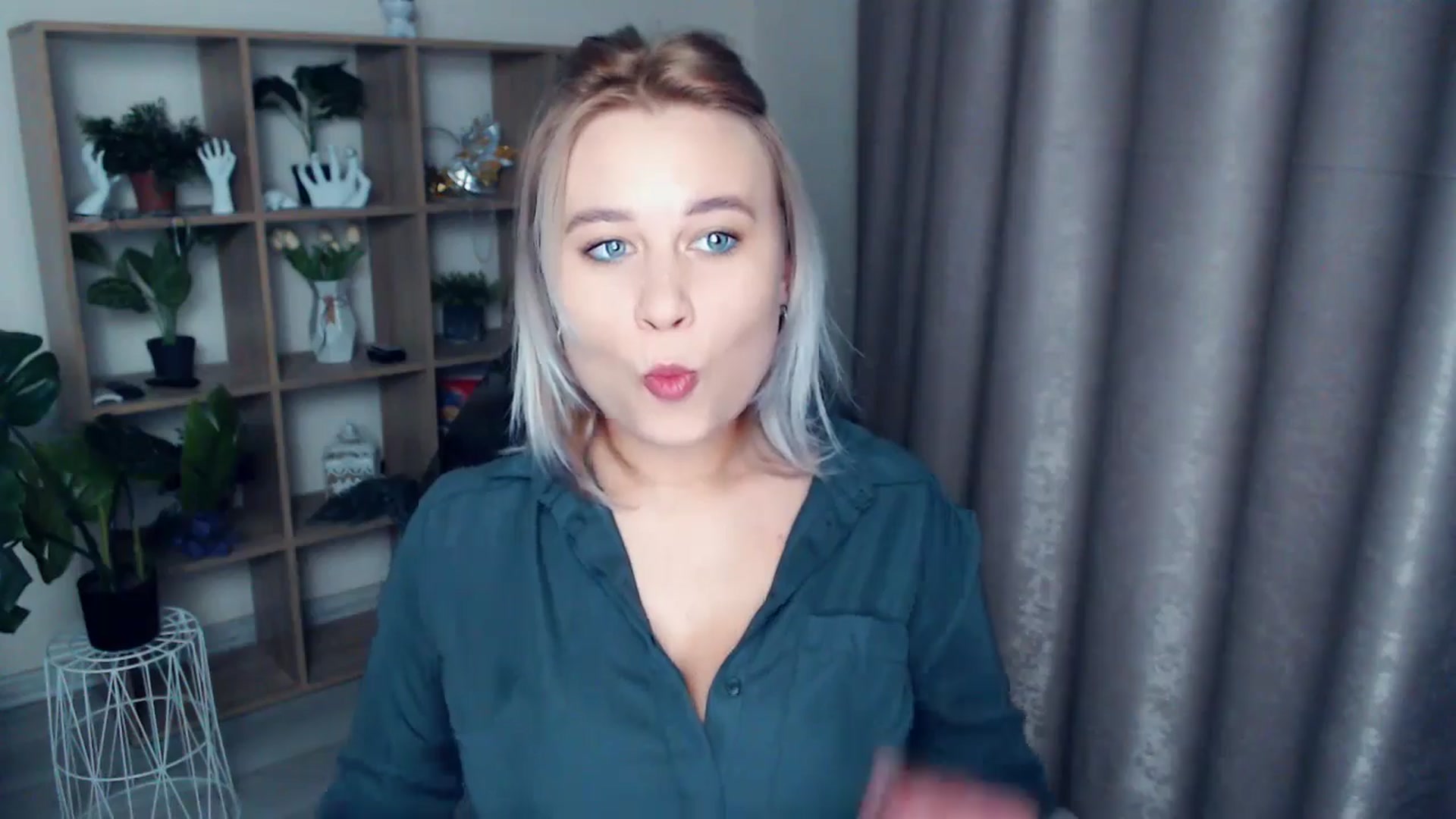 Gallery image thumbnail from Kukla_kolduna's myfreecams stream on, 11/10/2024, 16:52 image 13 of 20