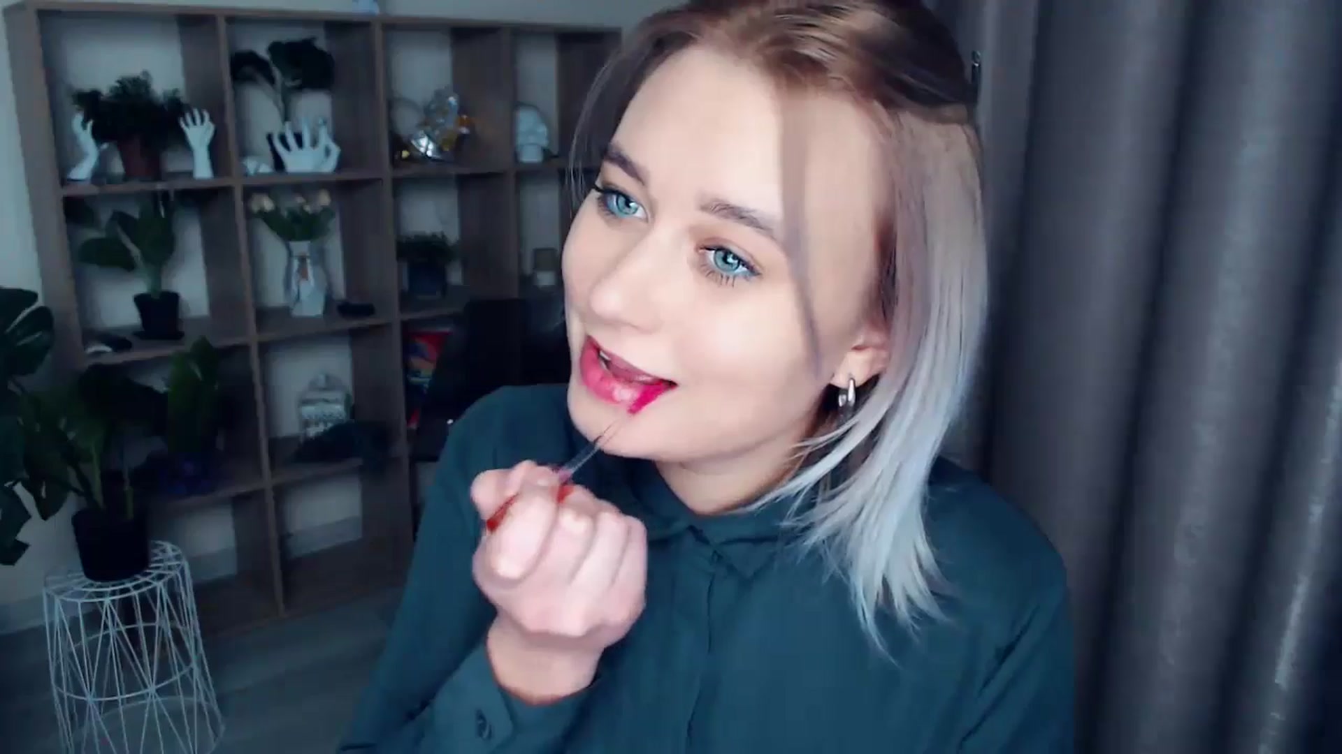 Gallery image thumbnail from Kukla_kolduna's myfreecams stream on, 11/10/2024, 18:28 image 4 of 20