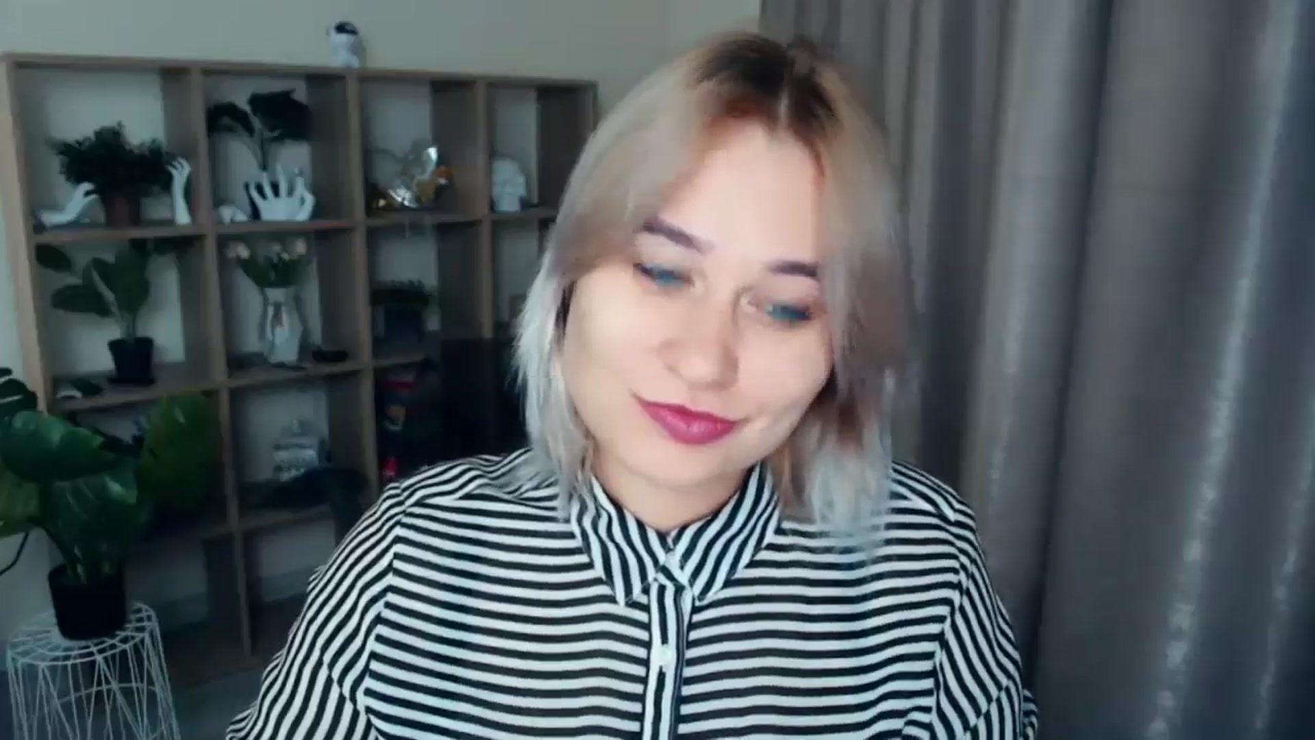 Gallery image thumbnail from Kukla_kolduna's myfreecams stream on, 11/14/2024, 16:40 image 6 of 20