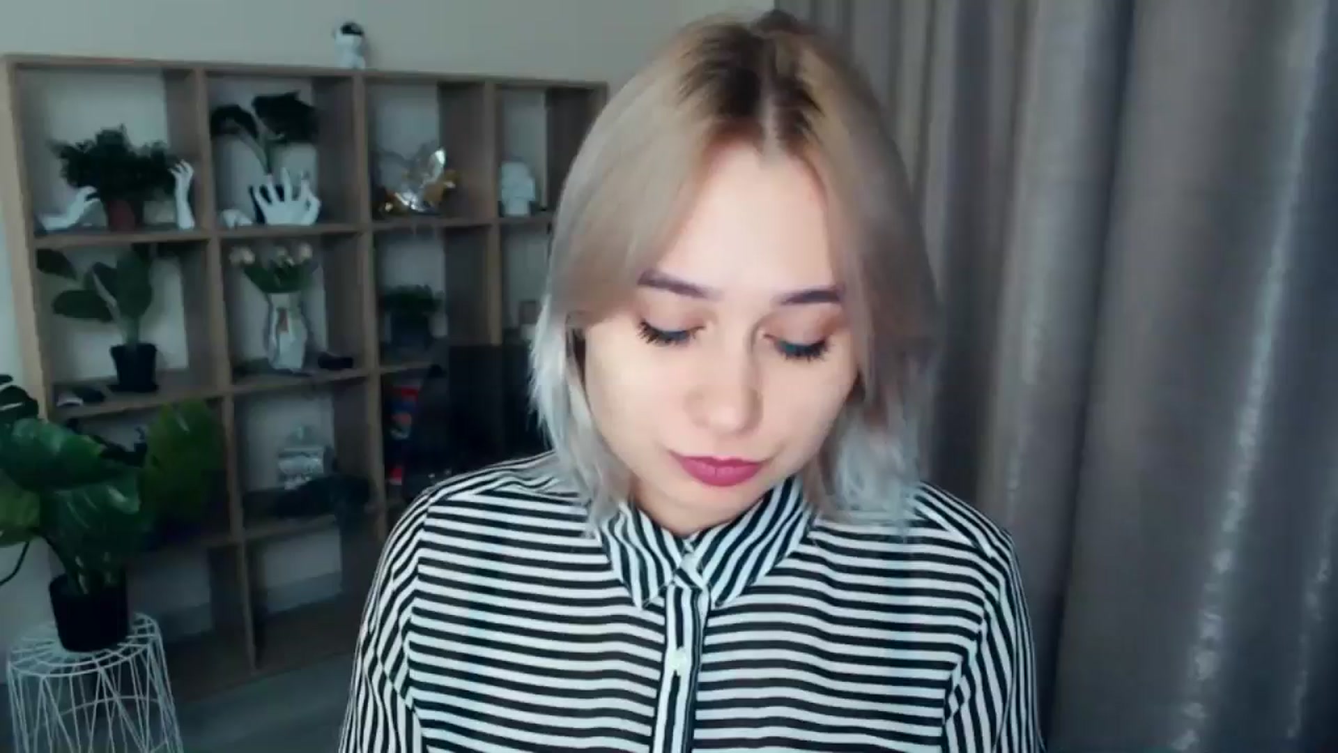 Gallery image thumbnail from Kukla_kolduna's myfreecams stream on, 11/14/2024, 16:40 image 8 of 20