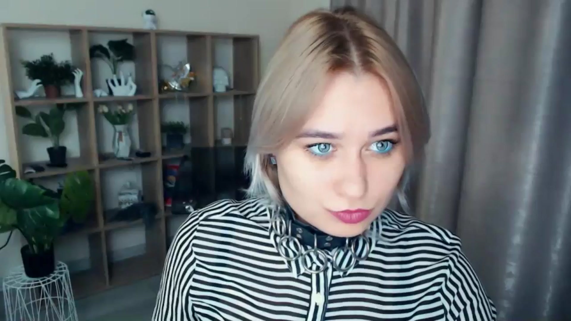 Gallery image thumbnail from Kukla_kolduna's myfreecams stream on, 11/14/2024, 16:40 image 13 of 20