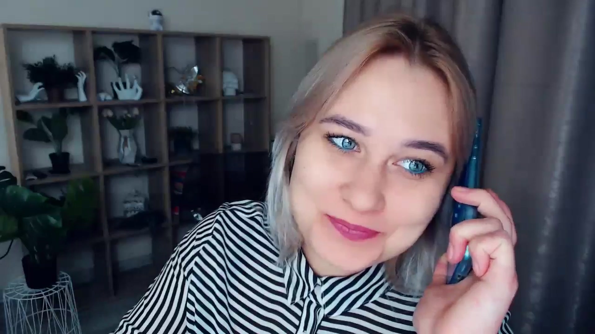 Gallery image thumbnail from Kukla_kolduna's myfreecams stream on, 11/14/2024, 16:40 image 10 of 20