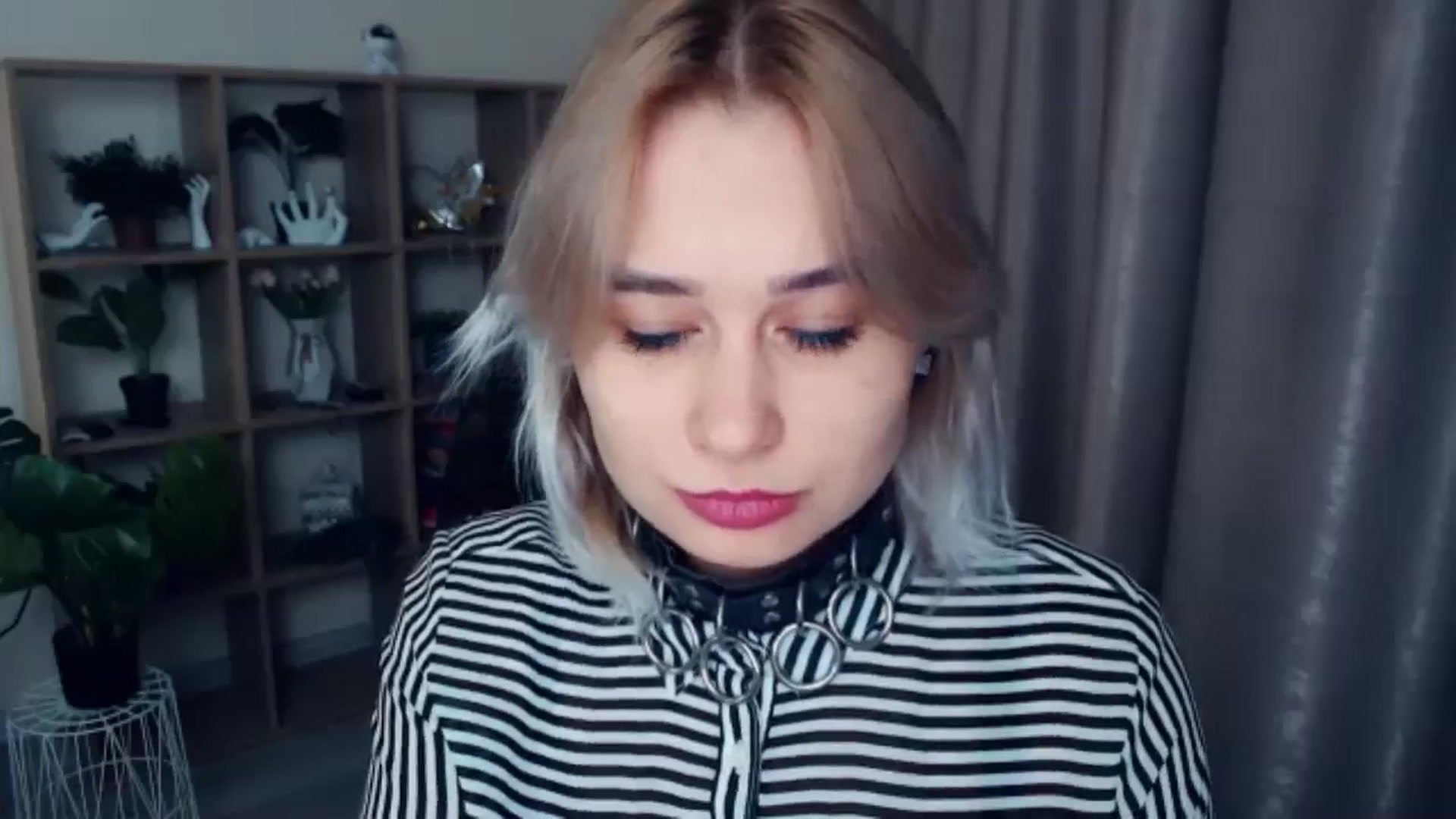 Gallery image thumbnail from Kukla_kolduna's myfreecams stream on, 11/14/2024, 16:40 image 18 of 20
