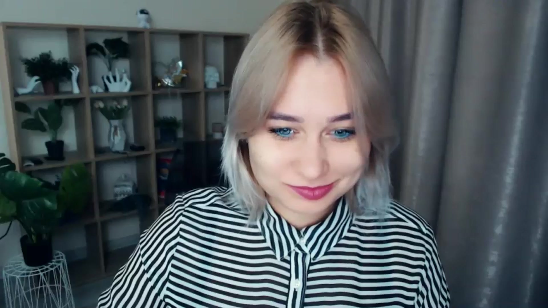 Gallery image thumbnail from Kukla_kolduna's myfreecams stream on, 11/14/2024, 16:40 image 7 of 20