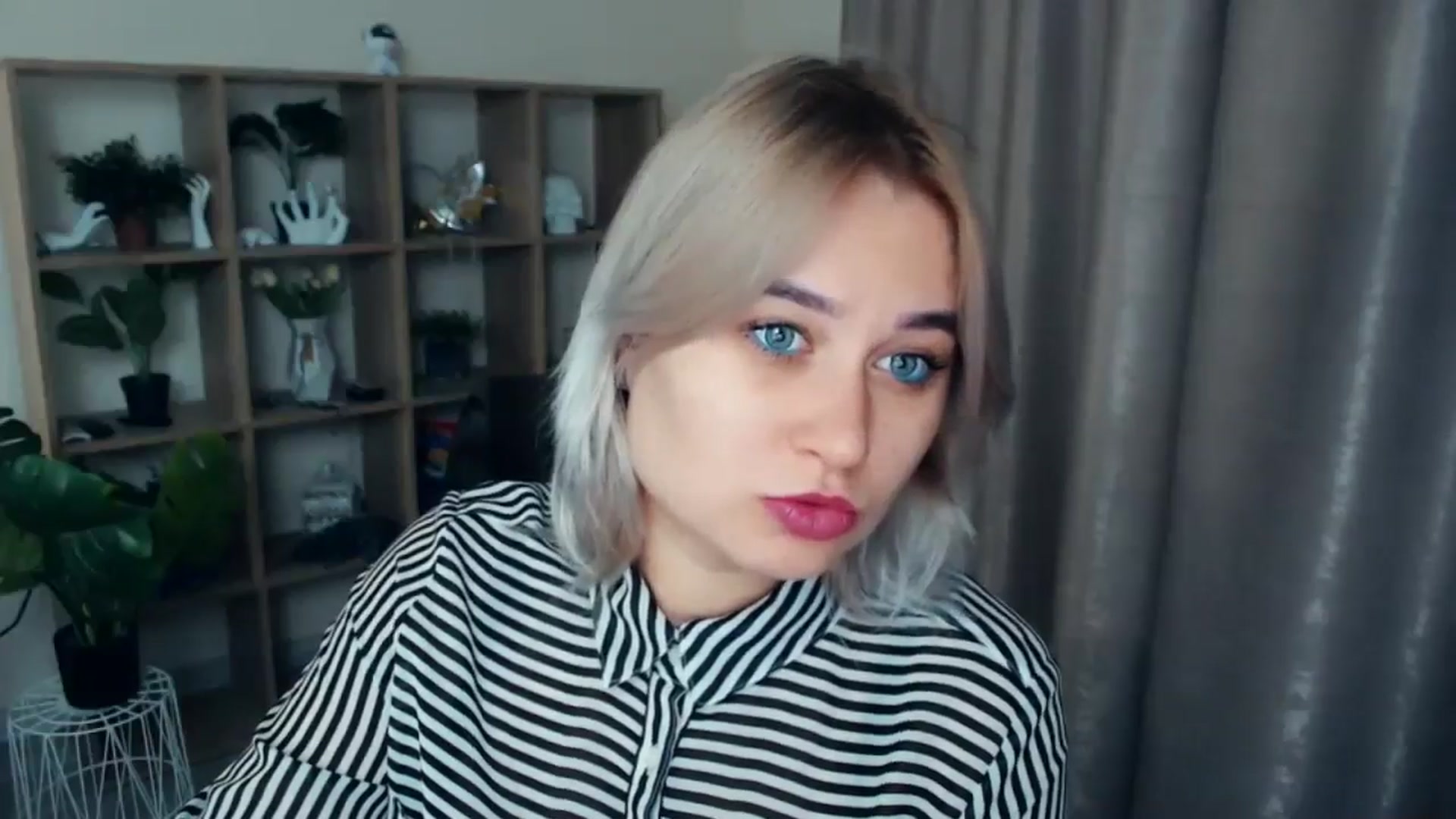 Gallery image thumbnail from Kukla_kolduna's myfreecams stream on, 11/14/2024, 16:40 image 3 of 20