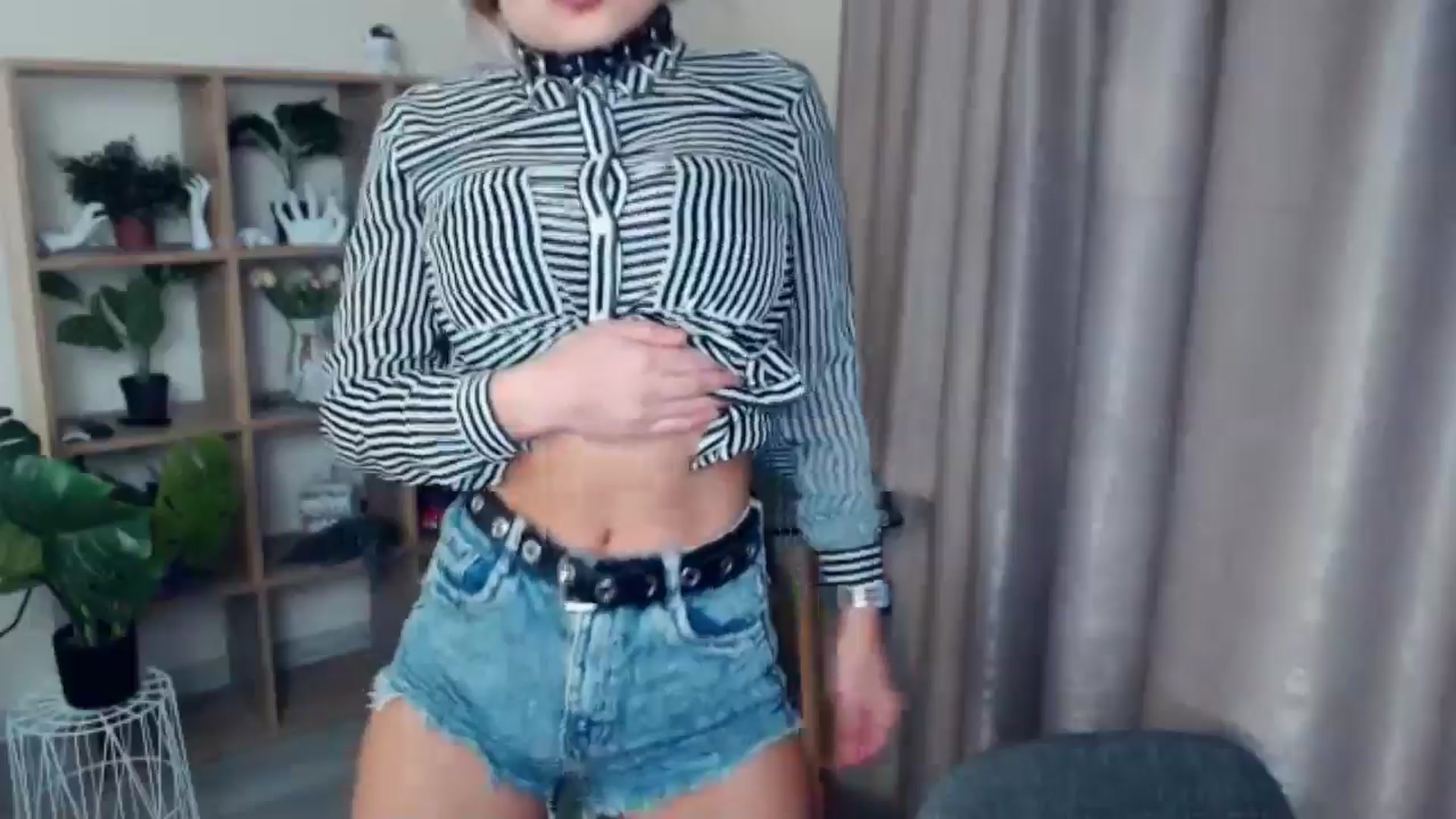 Gallery image thumbnail from Kukla_kolduna's myfreecams stream on, 11/14/2024, 16:40 image 16 of 20