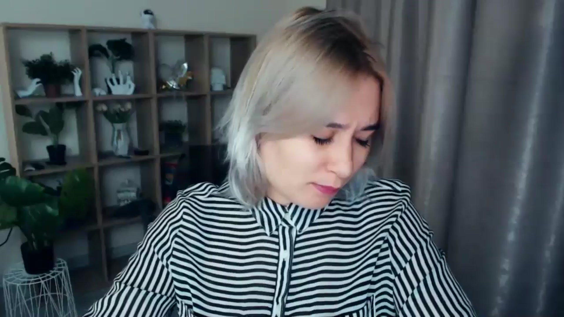 Gallery image thumbnail from Kukla_kolduna's myfreecams stream on, 11/14/2024, 16:40 image 5 of 20