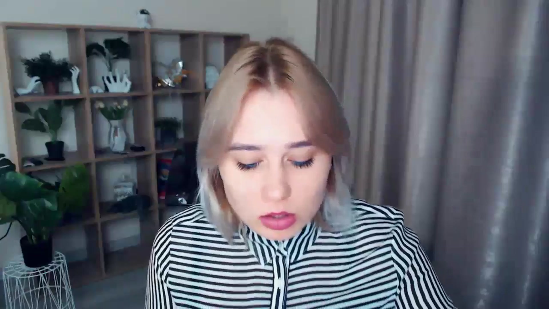 Gallery image thumbnail from Kukla_kolduna's myfreecams stream on, 11/14/2024, 16:40 image 12 of 20