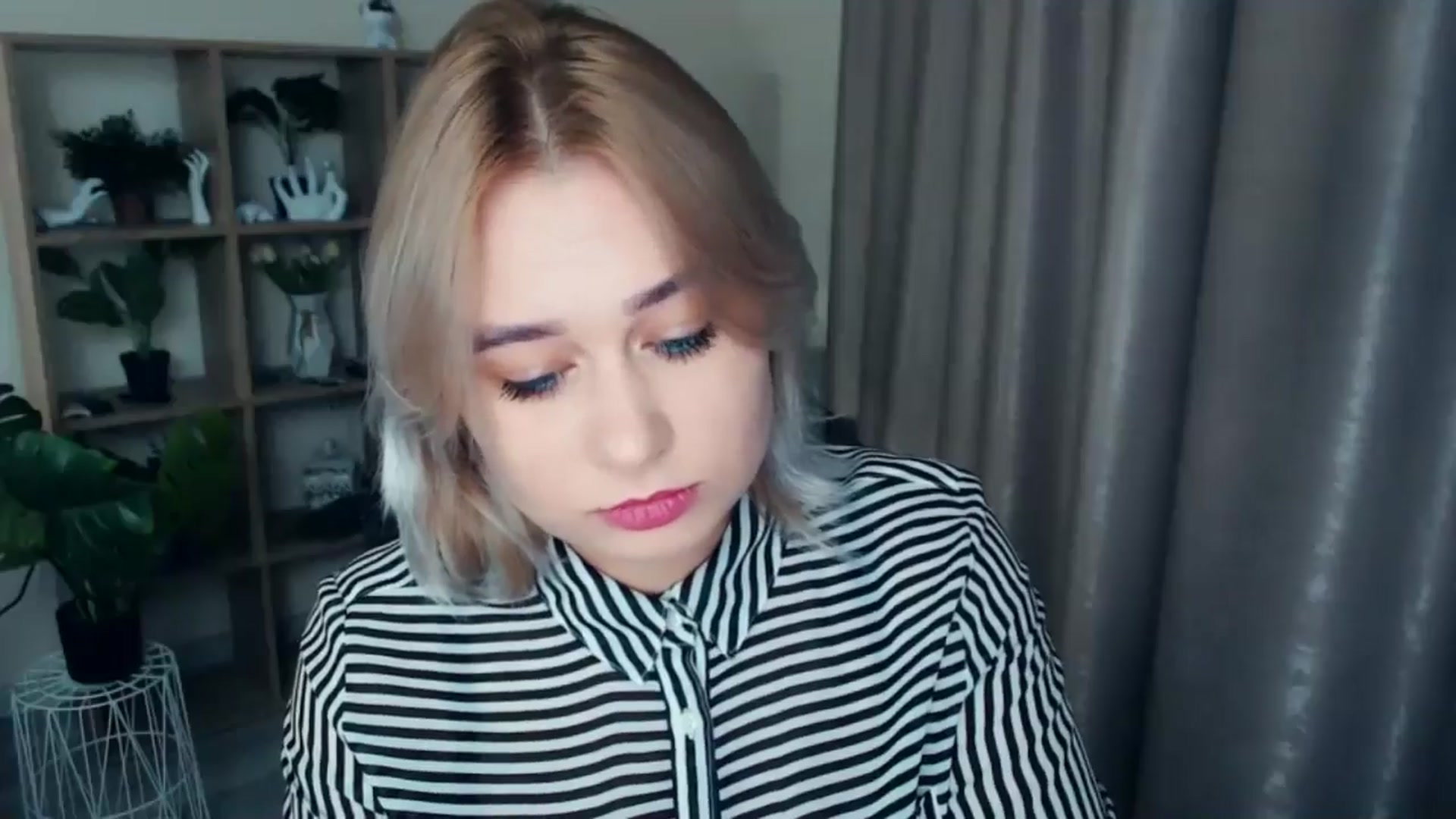 Gallery image thumbnail from Kukla_kolduna's myfreecams stream on, 11/14/2024, 17:54 image 16 of 20