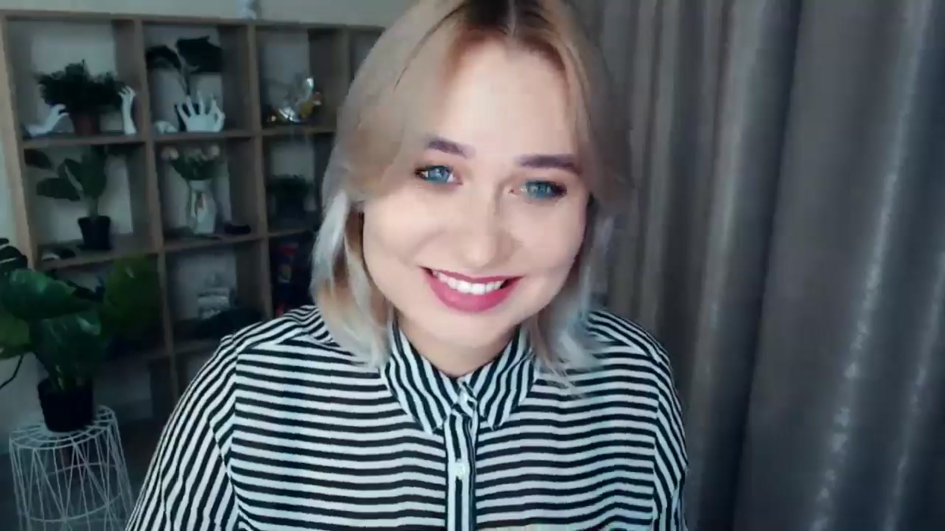 Gallery image thumbnail from Kukla_kolduna's myfreecams stream on, 11/14/2024, 17:54 image 17 of 20