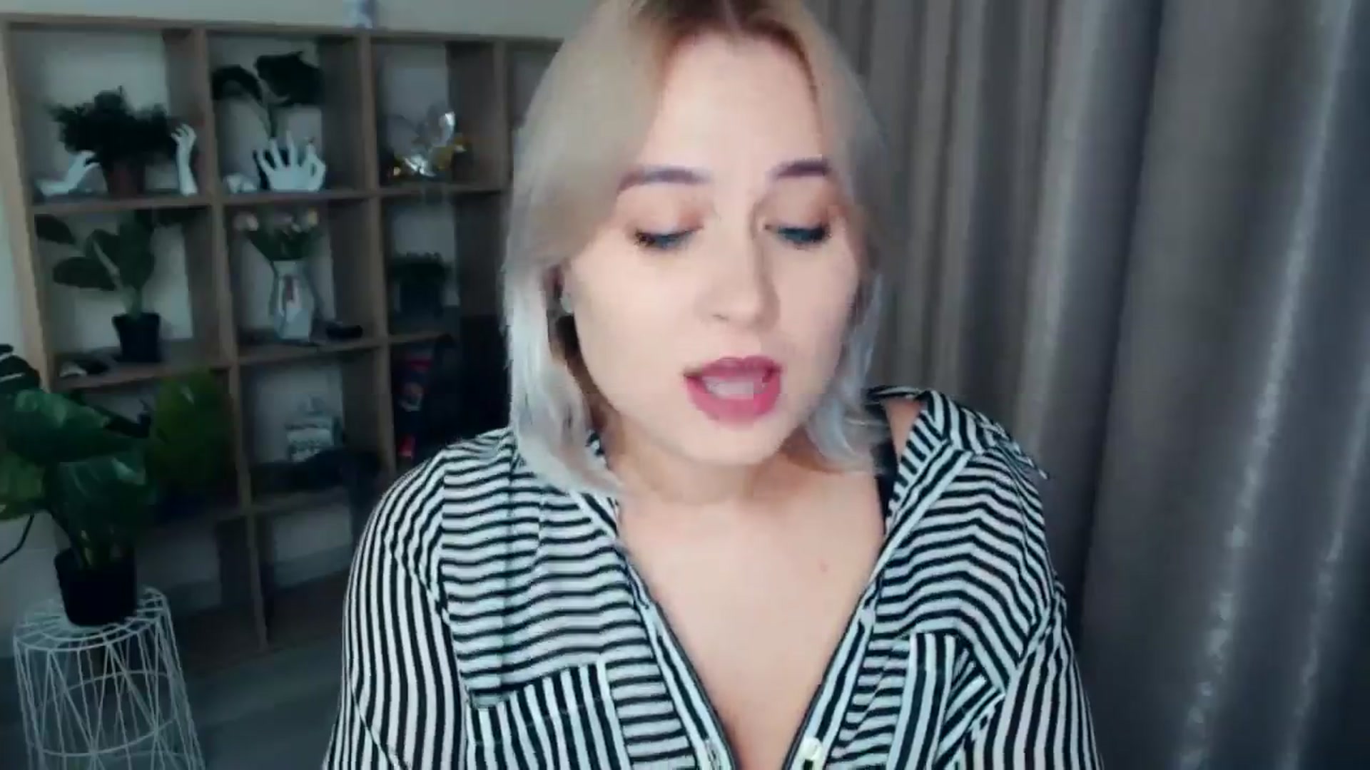 Gallery image thumbnail from Kukla_kolduna's myfreecams stream on, 11/14/2024, 17:54 image 19 of 20