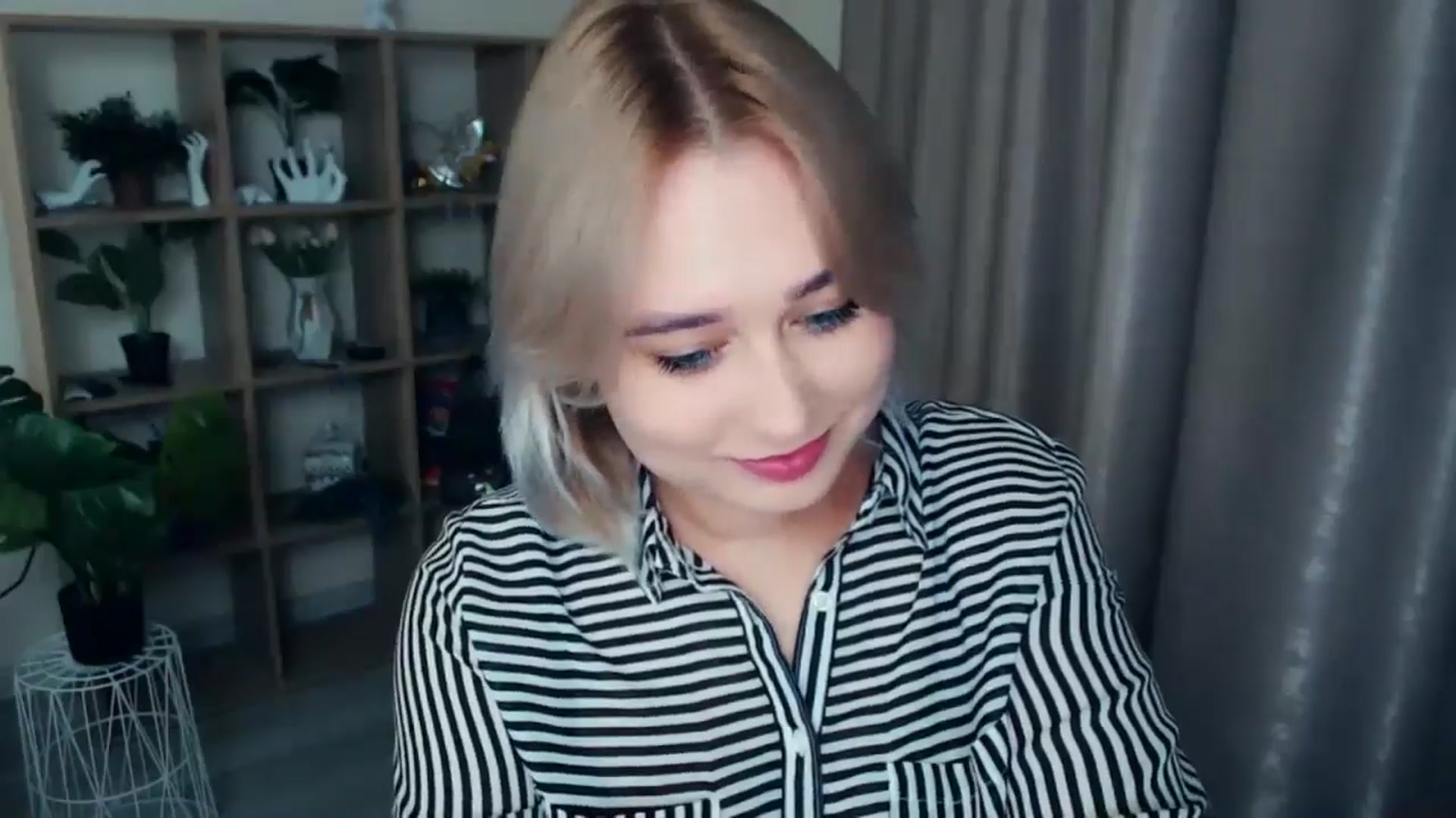 Gallery image thumbnail from Kukla_kolduna's myfreecams stream on, 11/14/2024, 17:54 image 18 of 20