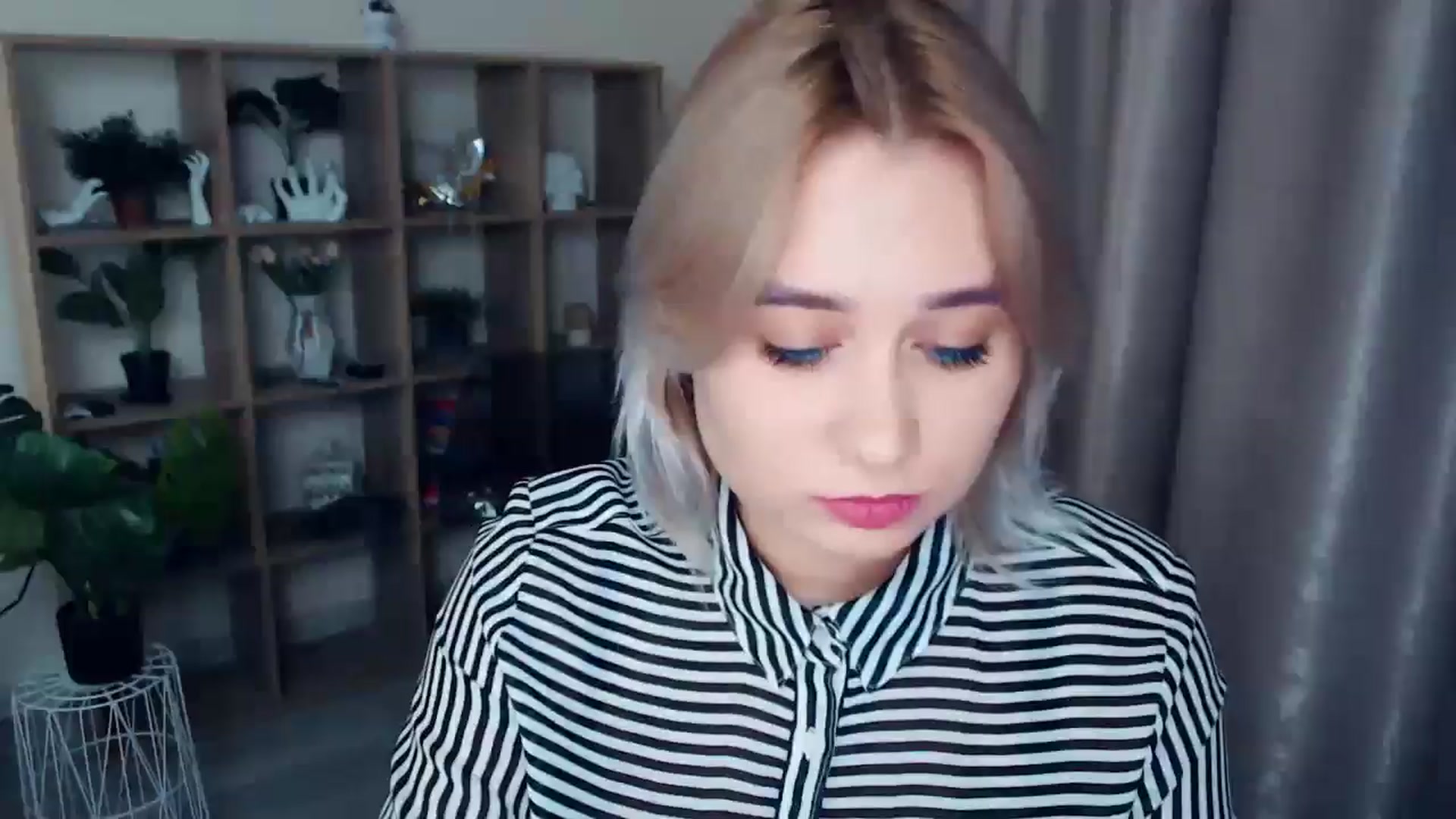 Gallery image thumbnail from Kukla_kolduna's myfreecams stream on, 11/14/2024, 17:54 image 11 of 20