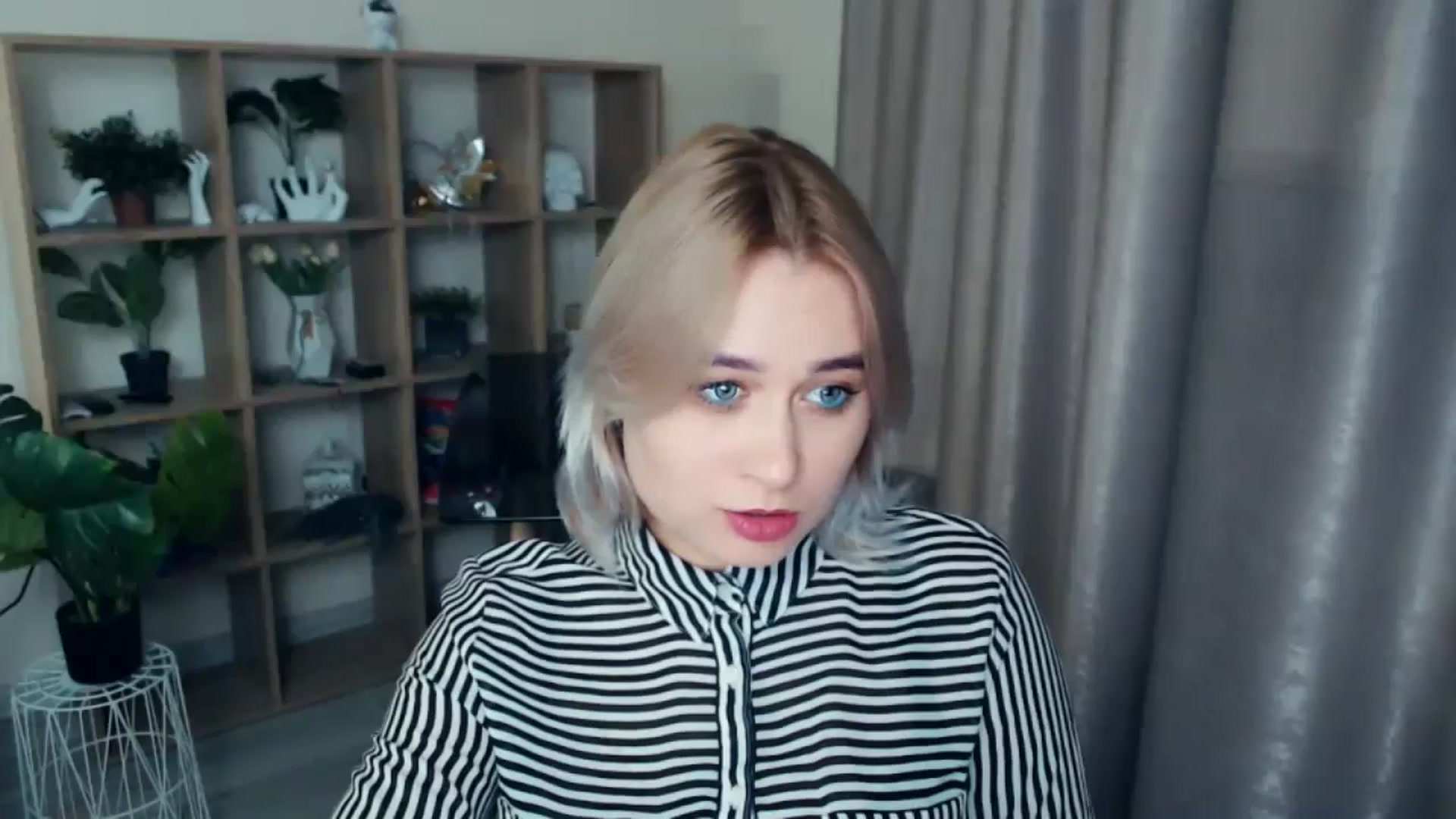 Gallery image thumbnail from Kukla_kolduna's myfreecams stream on, 11/14/2024, 17:54 image 12 of 20