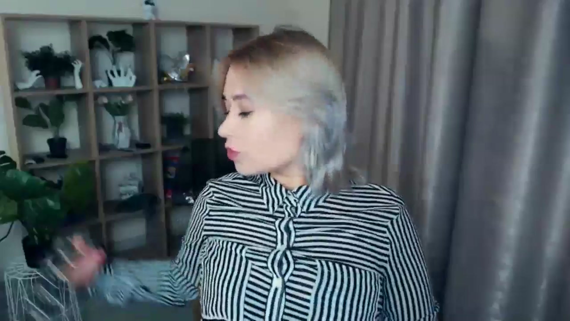 Gallery image thumbnail from Kukla_kolduna's myfreecams stream on, 11/14/2024, 17:54 image 6 of 20