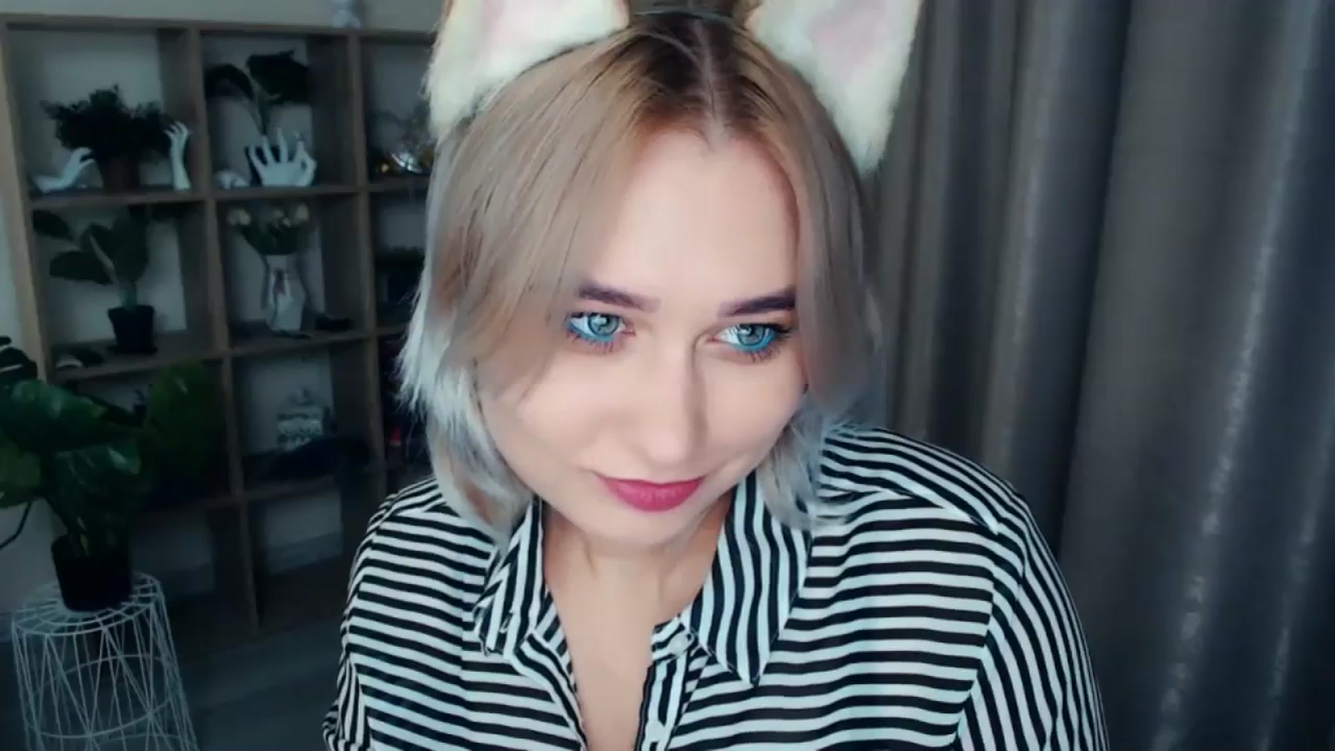 Gallery image thumbnail from Kukla_kolduna's myfreecams stream on, 11/14/2024, 18:09 image 10 of 20