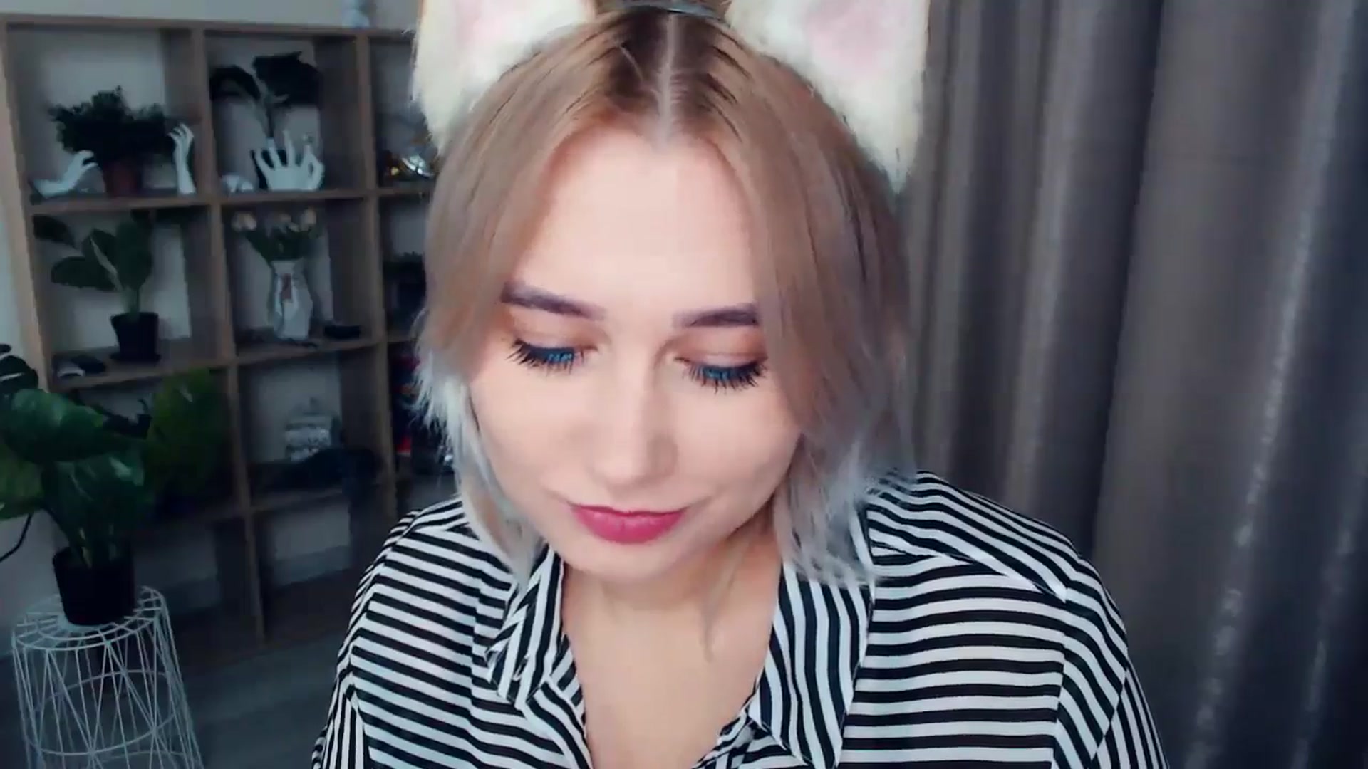Gallery image thumbnail from Kukla_kolduna's myfreecams stream on, 11/14/2024, 18:09 image 13 of 20
