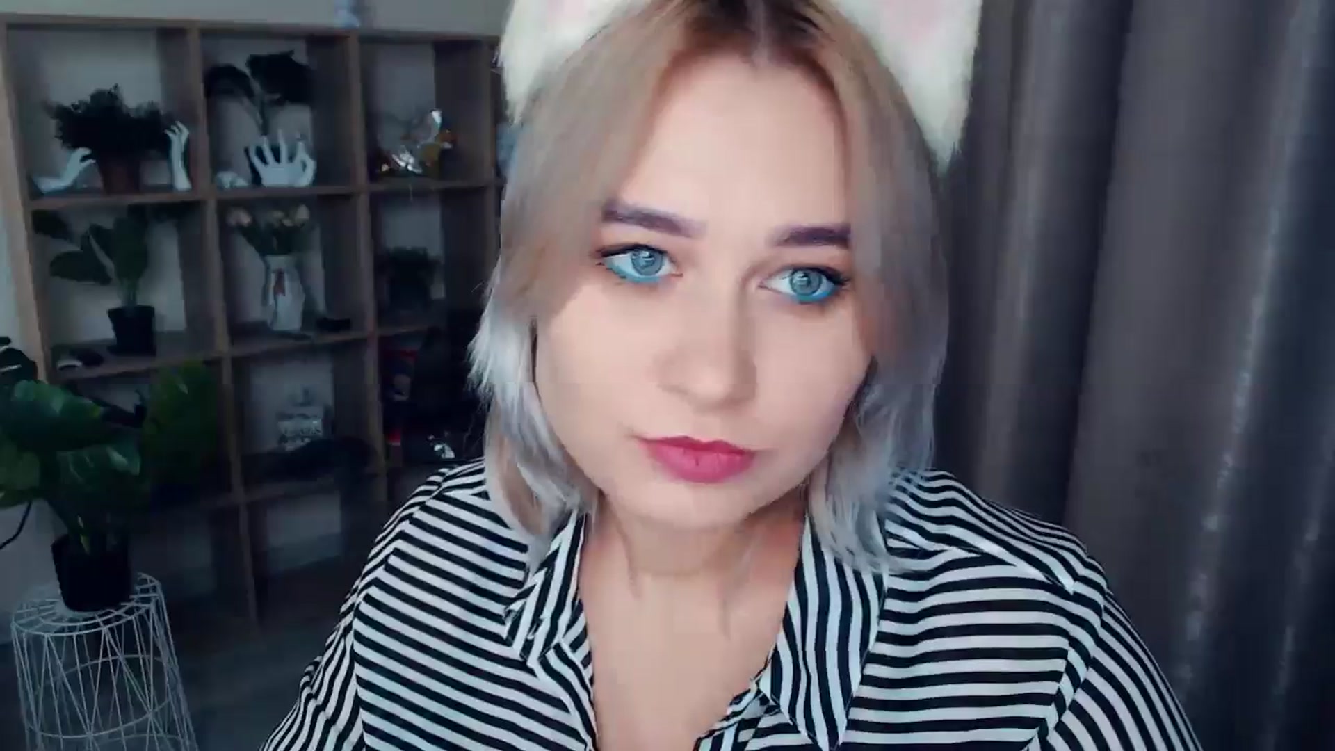 Gallery image thumbnail from Kukla_kolduna's myfreecams stream on, 11/14/2024, 18:09 image 14 of 20