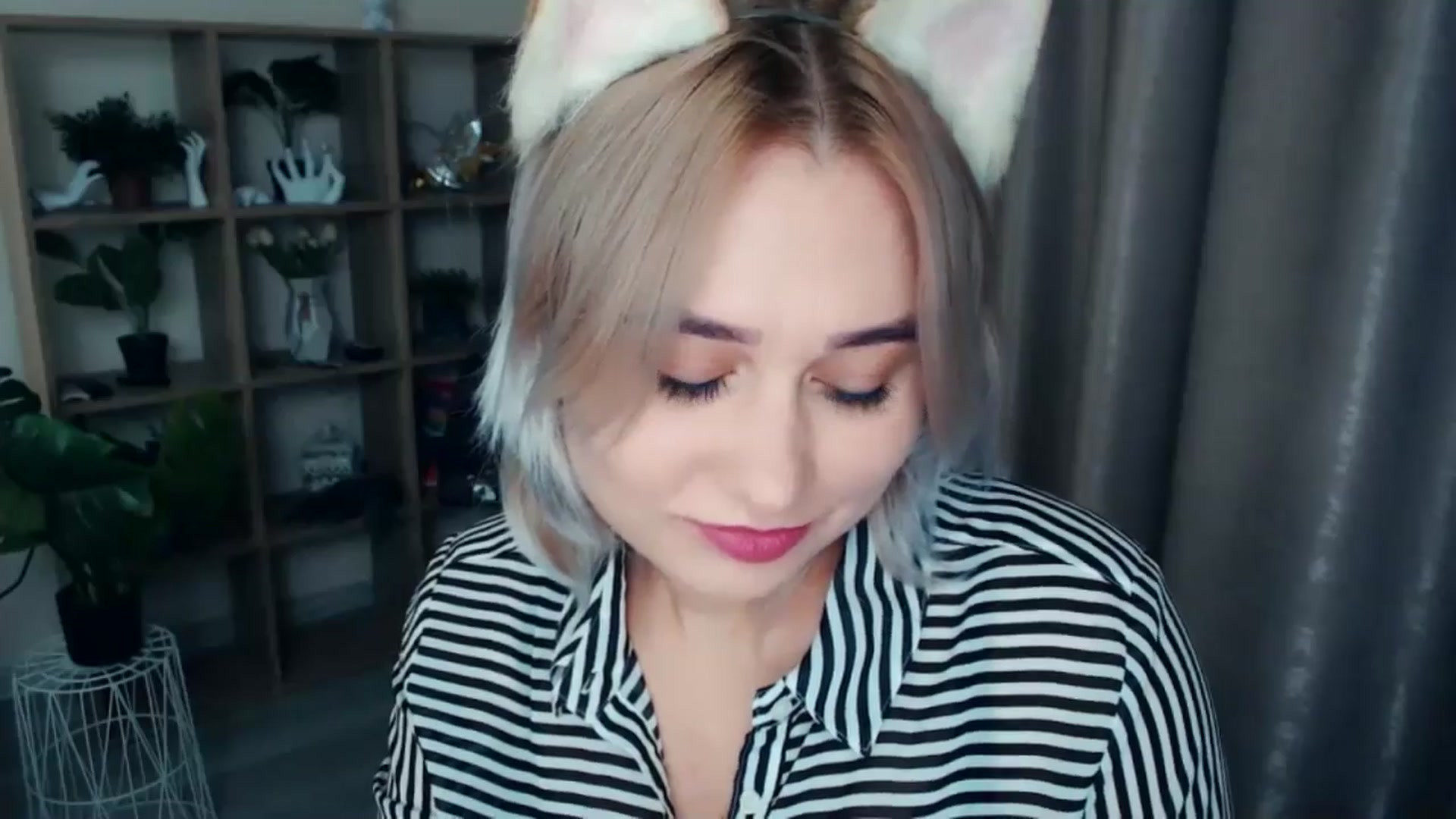 Gallery image thumbnail from Kukla_kolduna's myfreecams stream on, 11/14/2024, 18:09 image 11 of 20