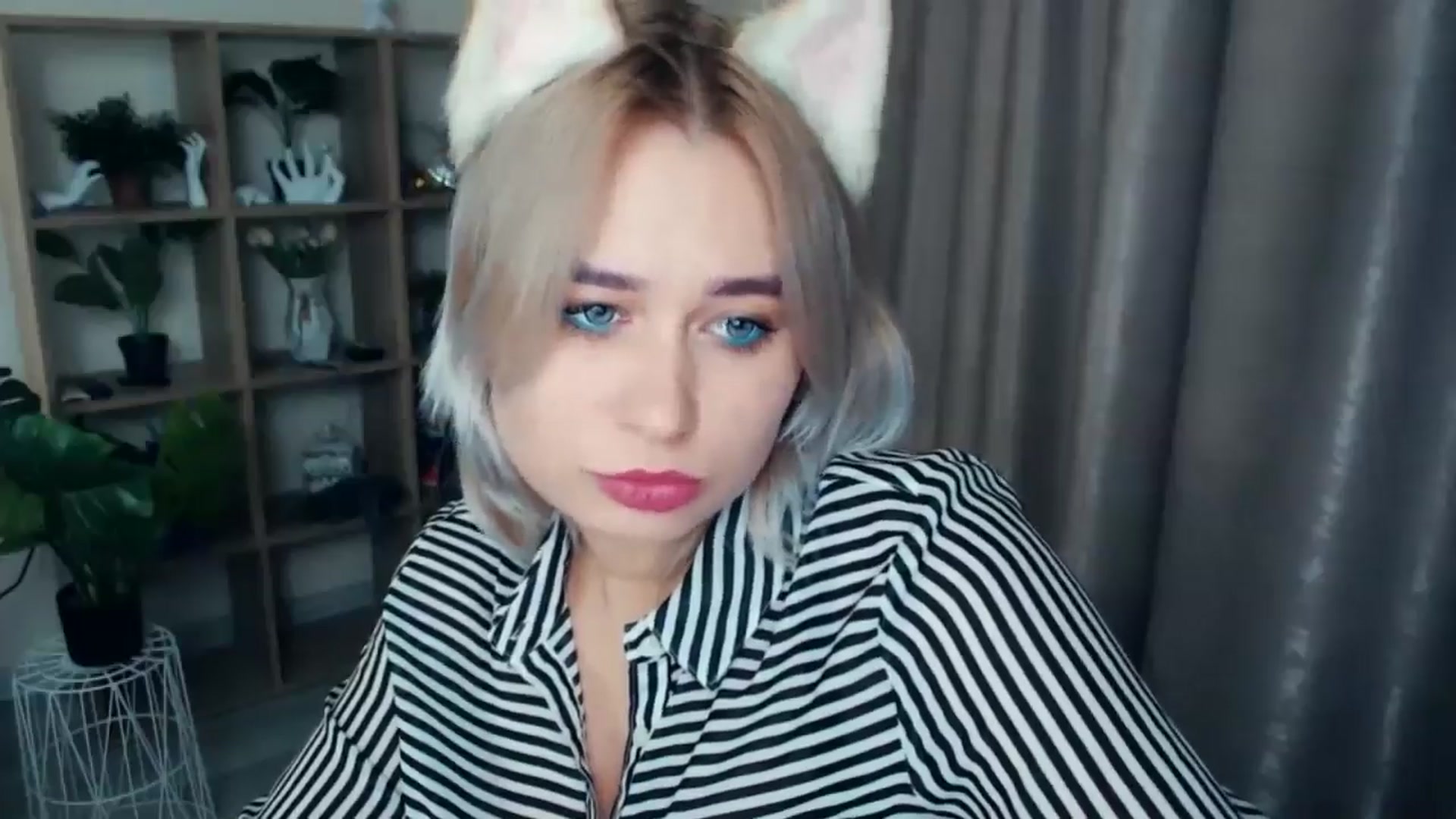 Gallery image thumbnail from Kukla_kolduna's myfreecams stream on, 11/14/2024, 18:09 image 8 of 20