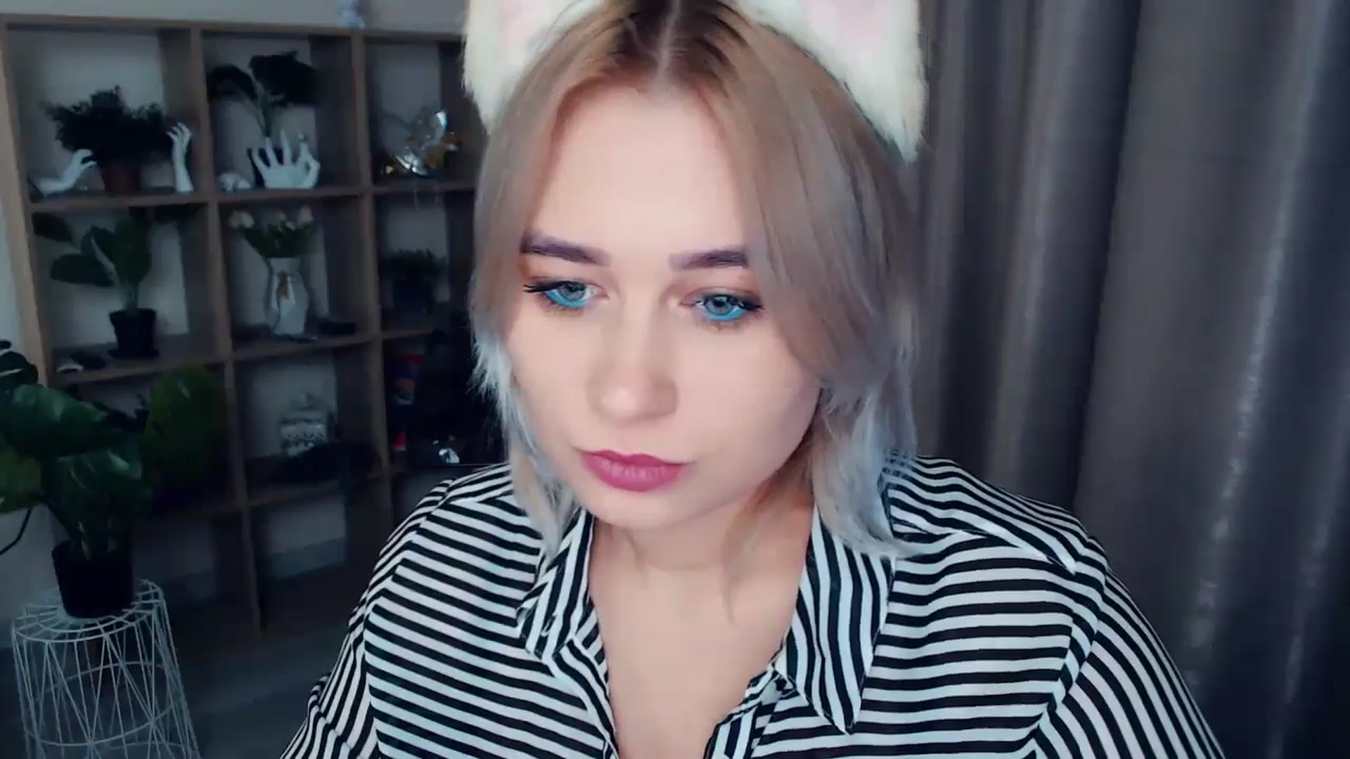Gallery image thumbnail from Kukla_kolduna's myfreecams stream on, 11/14/2024, 18:09 image 15 of 20
